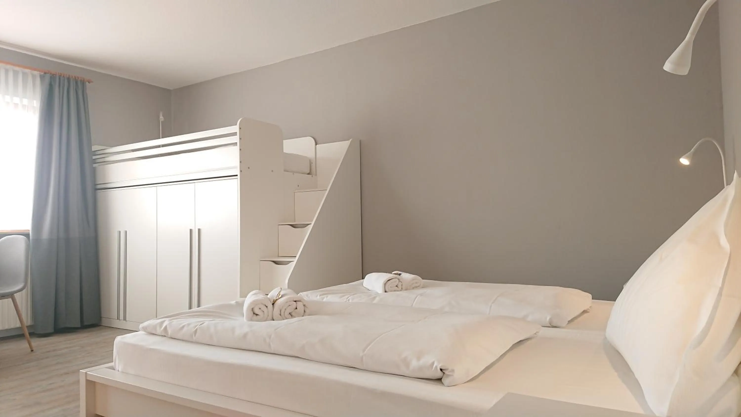 Photo of the whole room, Bed in Ostseehotel Kappeln by team SchleiFee