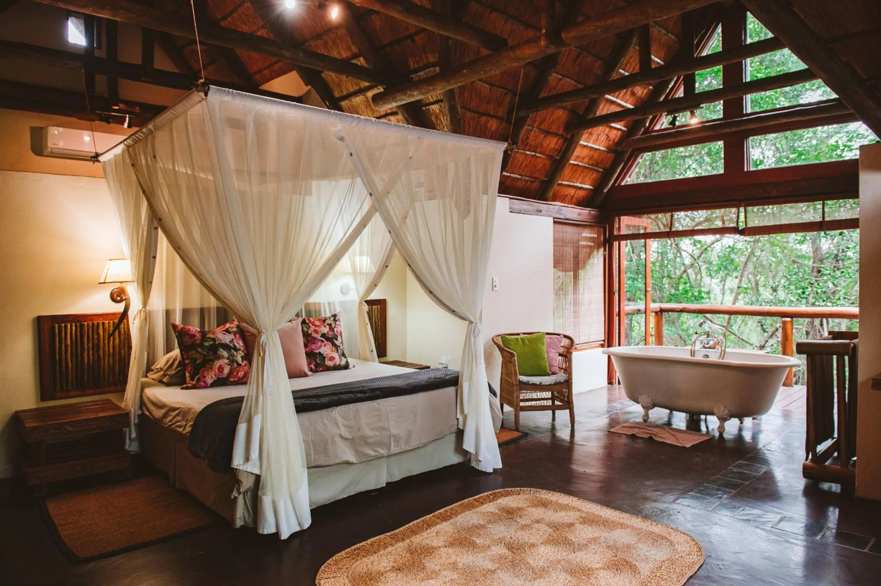 Photo of the whole room, Bed in Hluhluwe River Lodge