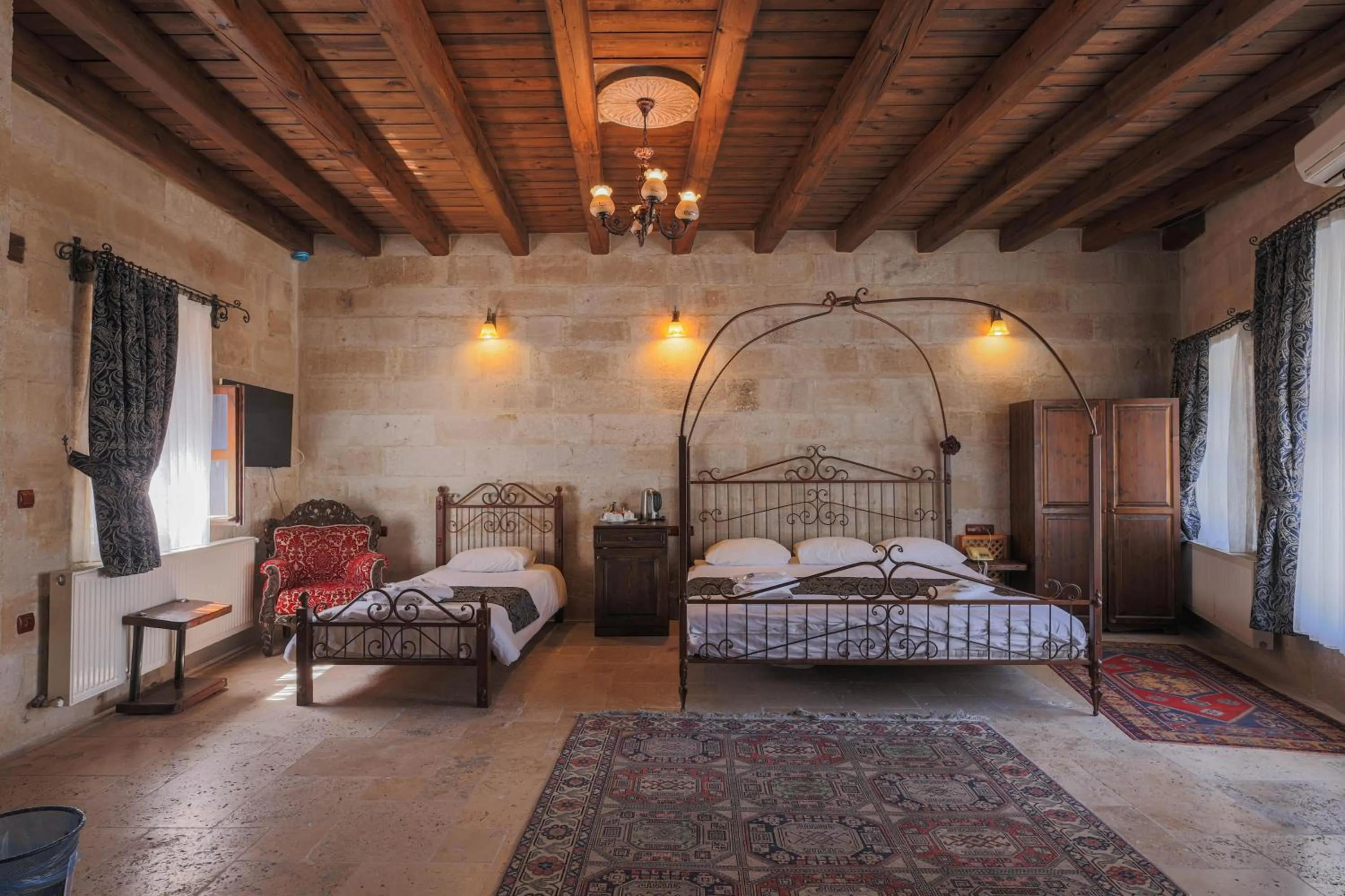 Photo of the whole room, Bed in Century Cave Hotel