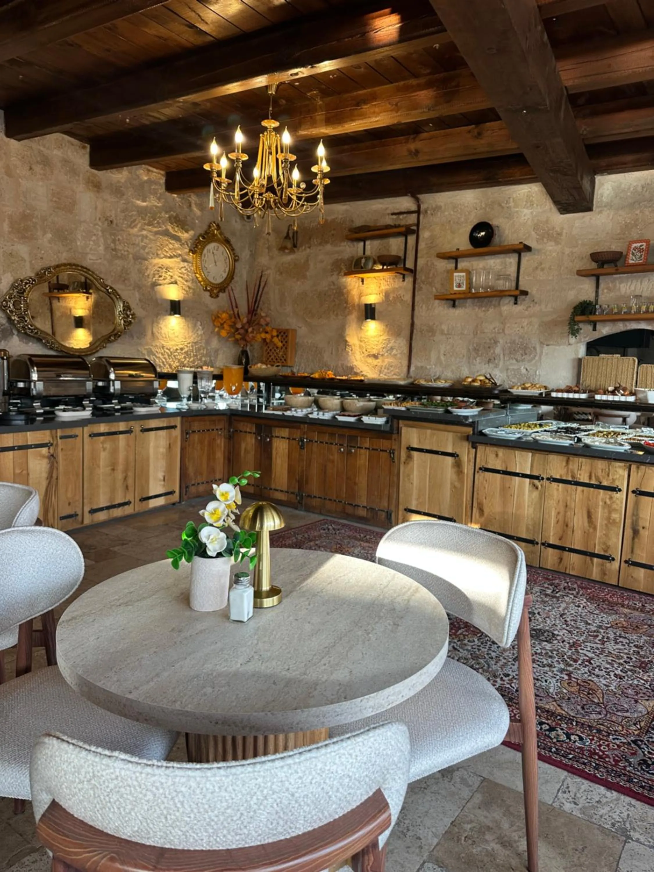 Kitchen or kitchenette in Century Cave Hotel