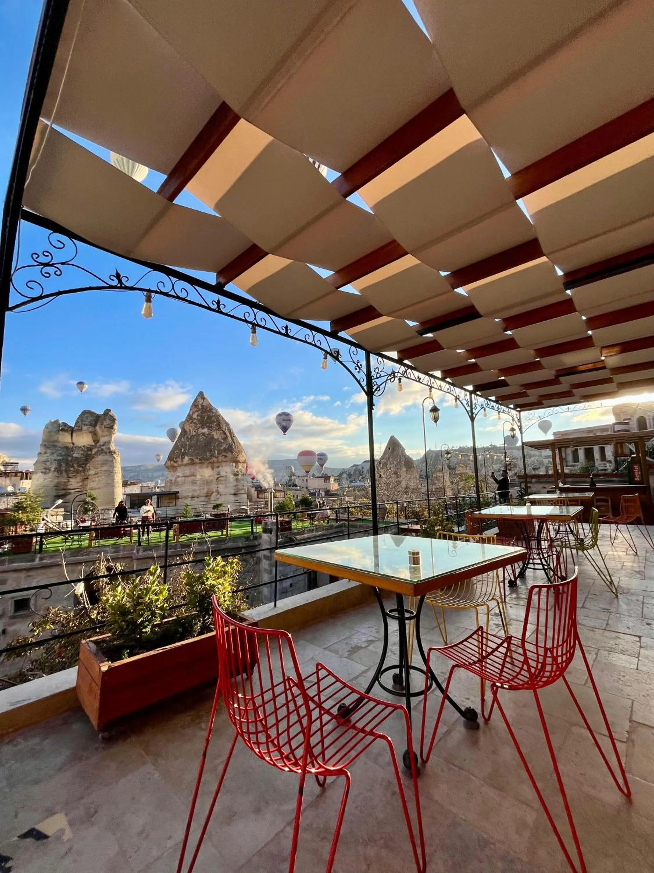 Restaurant/places to eat in Century Cave Hotel