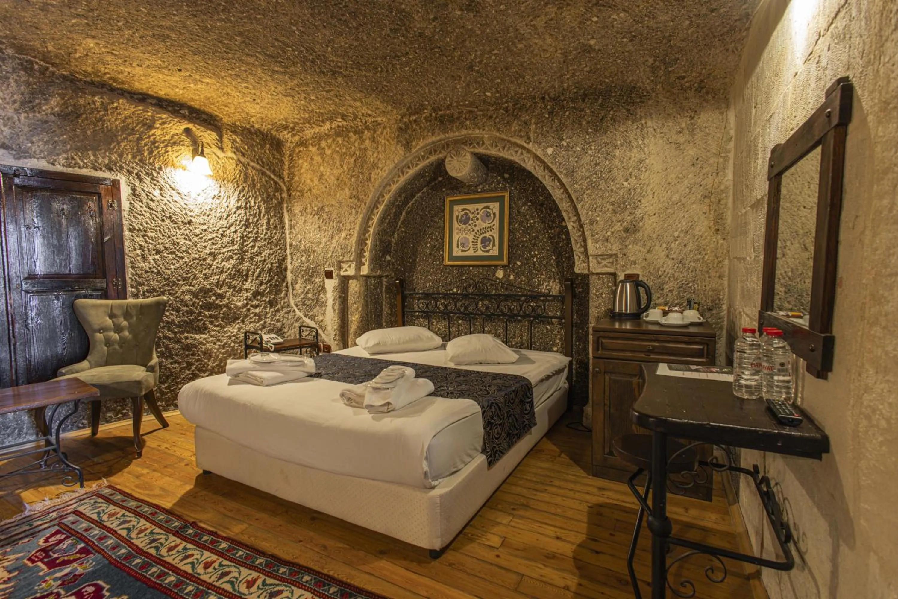 Photo of the whole room, Bed in Century Cave Hotel