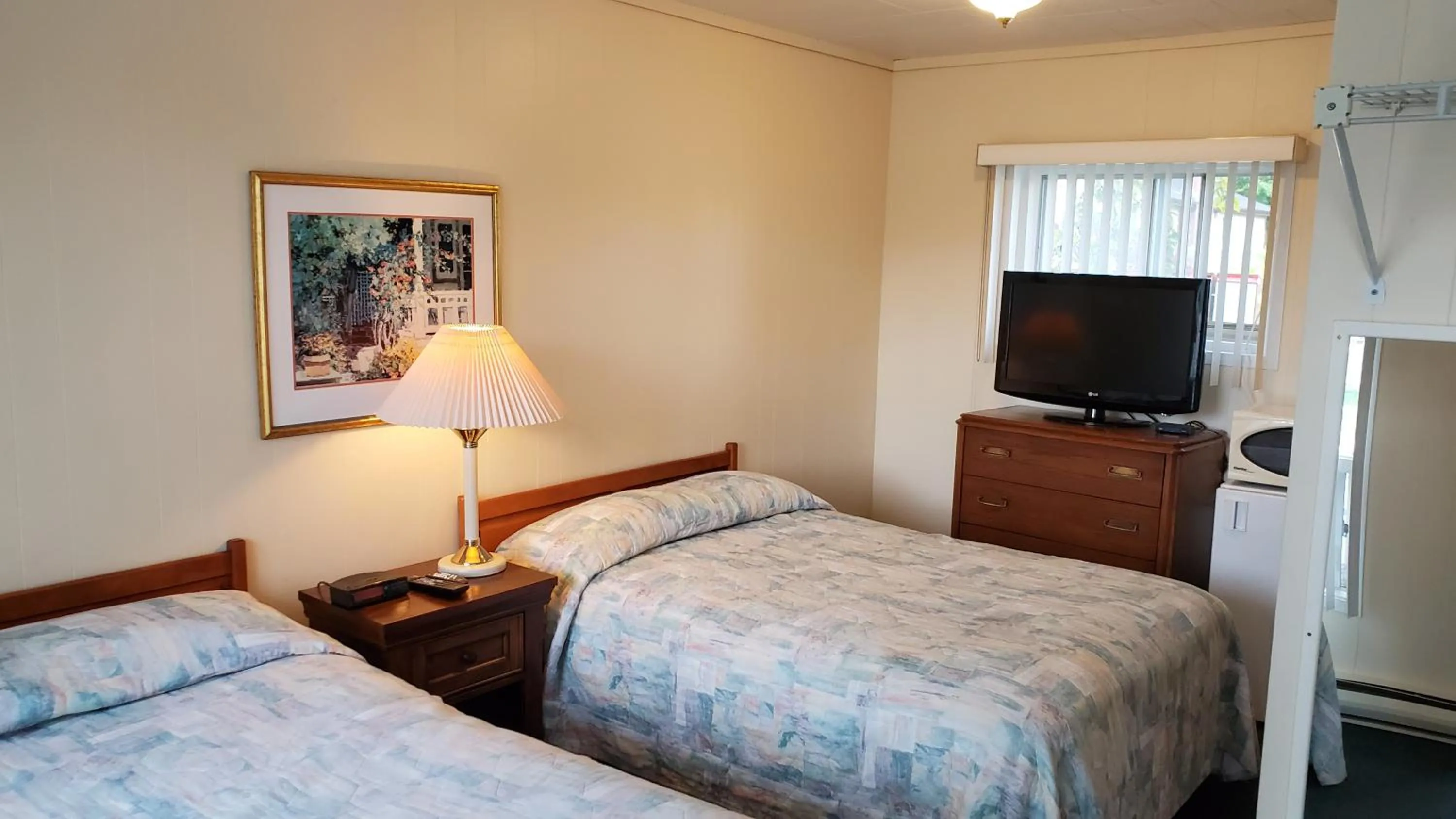 Bedroom in Wasaga Beach Inn And Cottages