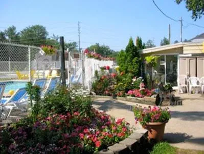 Garden in Wasaga Beach Inn And Cottages