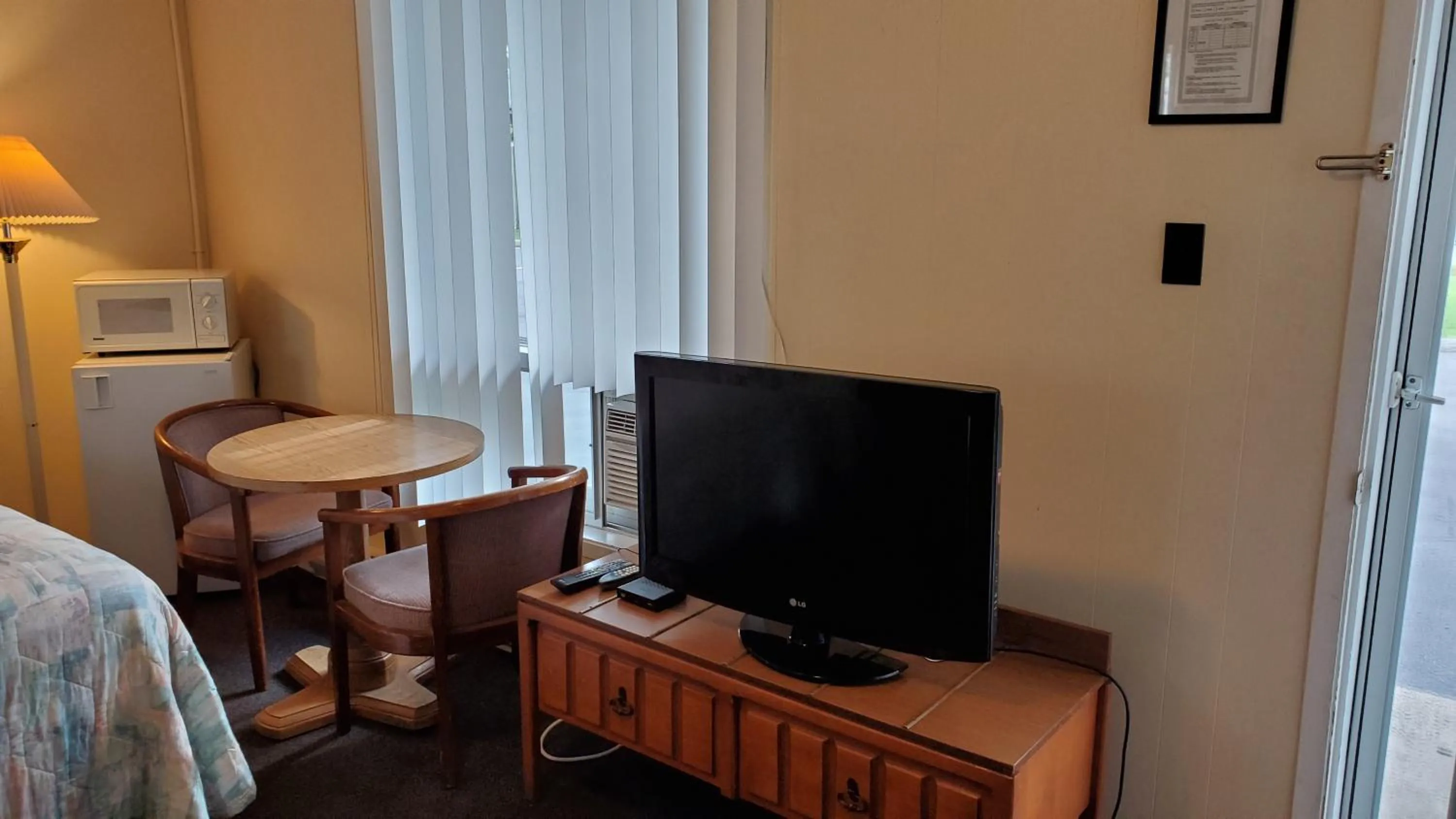 TV and multimedia in Wasaga Beach Inn And Cottages