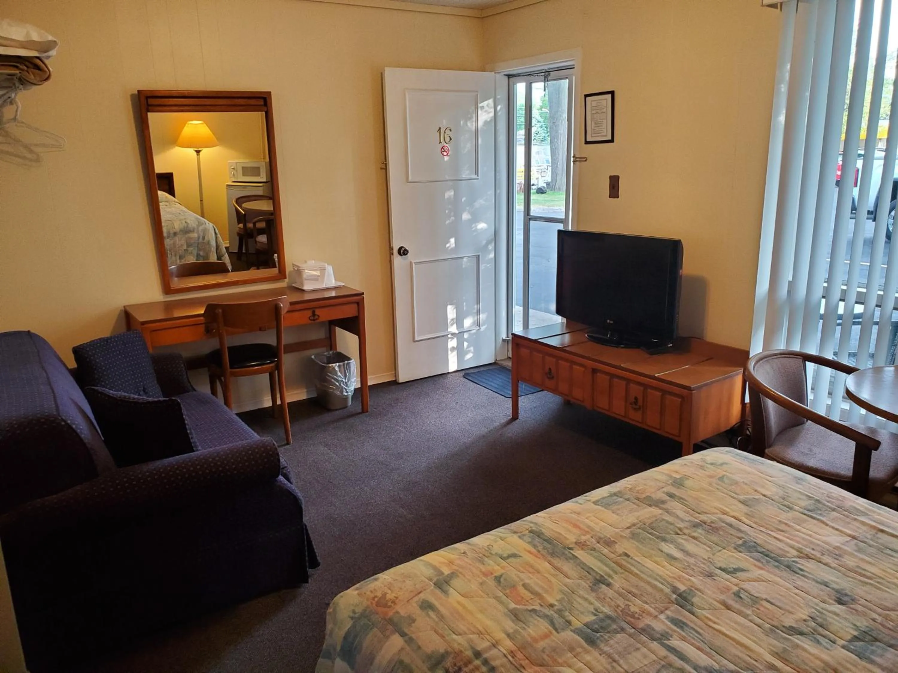 Seating area in Wasaga Beach Inn And Cottages