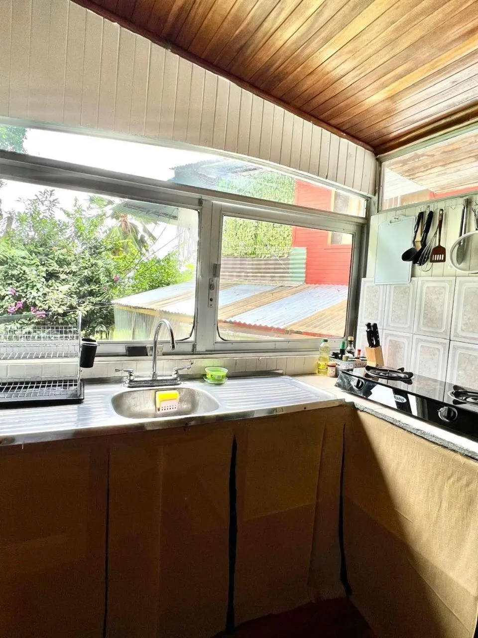 Kitchen or kitchenette in Pura Vida Hostel