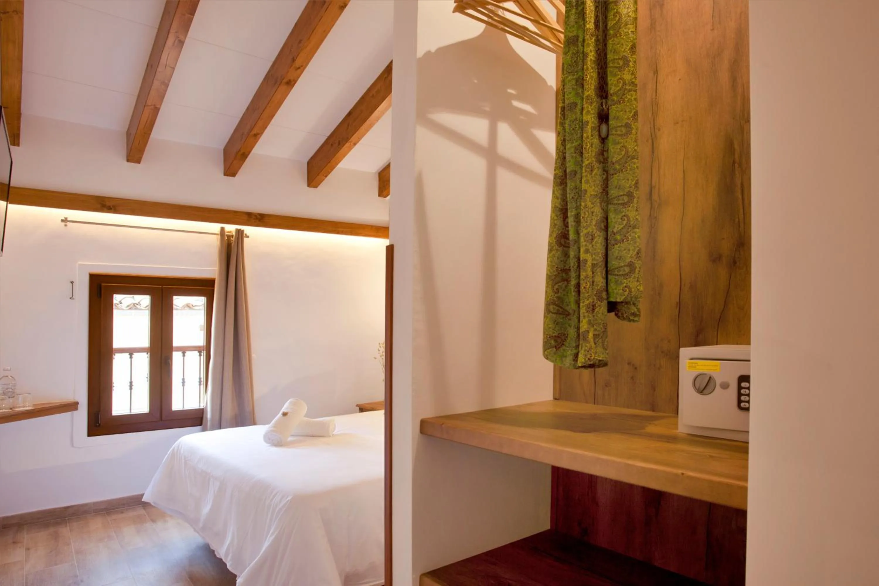 Photo of the whole room, Bed in Casal de Petra - Rooms & Pool by My Rooms Hotels TI