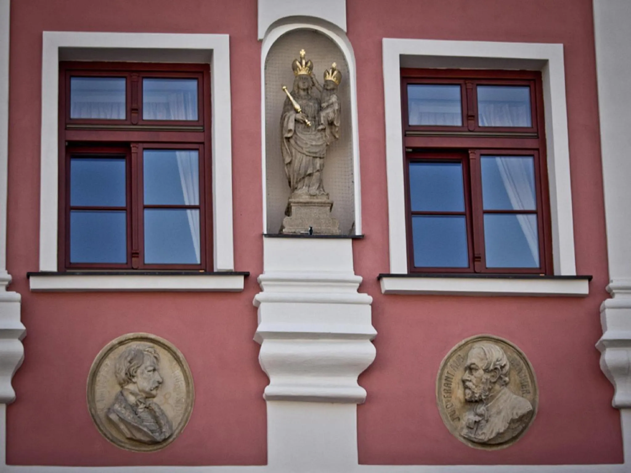 Facade/entrance in La Fresca
