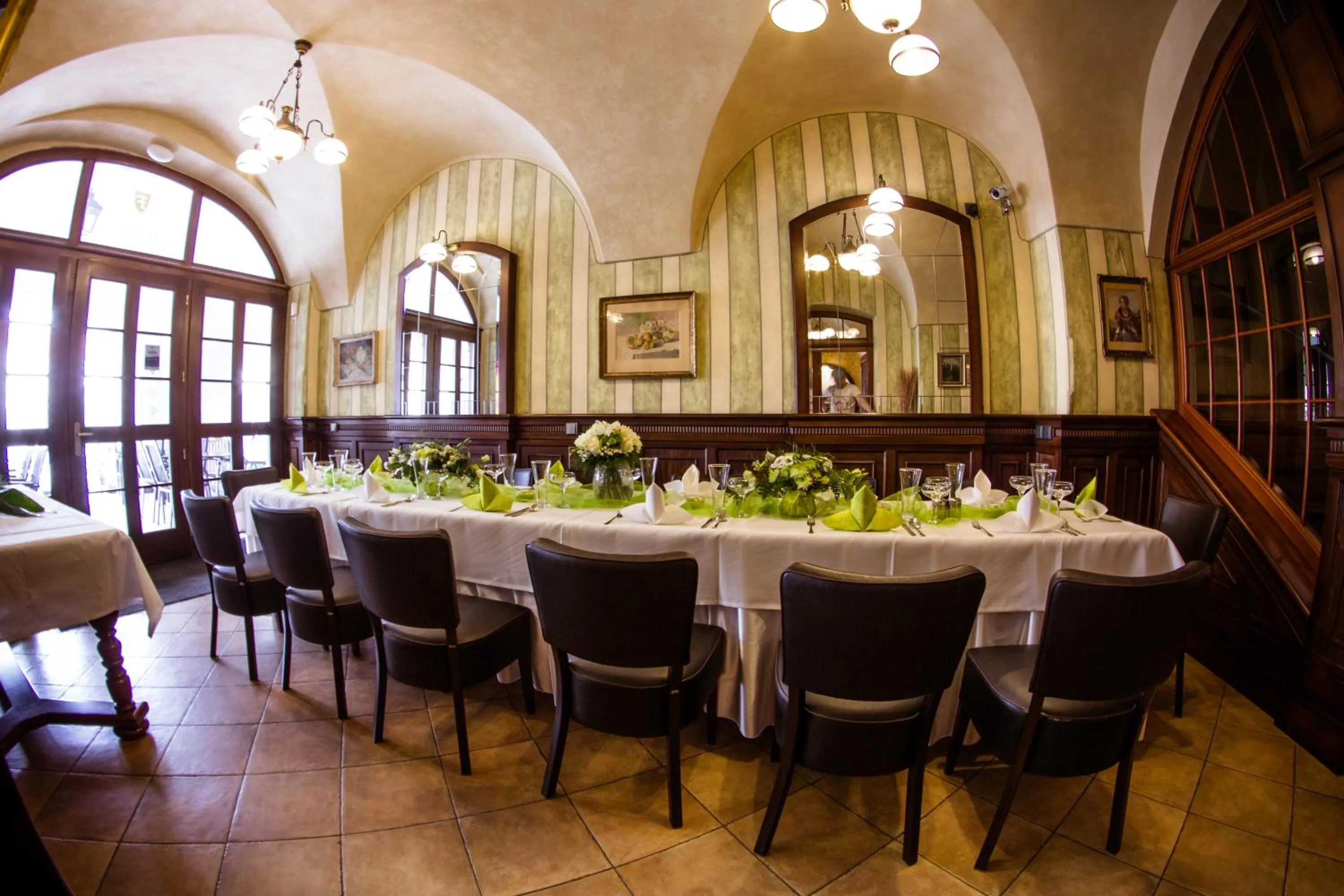 Restaurant/places to eat in La Fresca