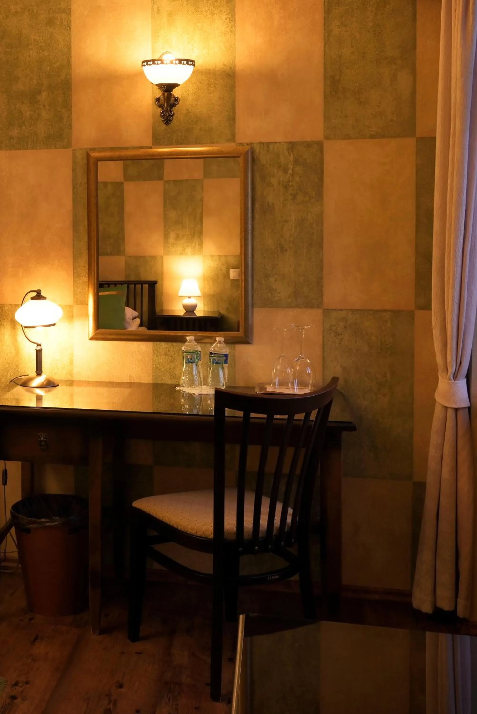 Photo of the whole room in La Fresca