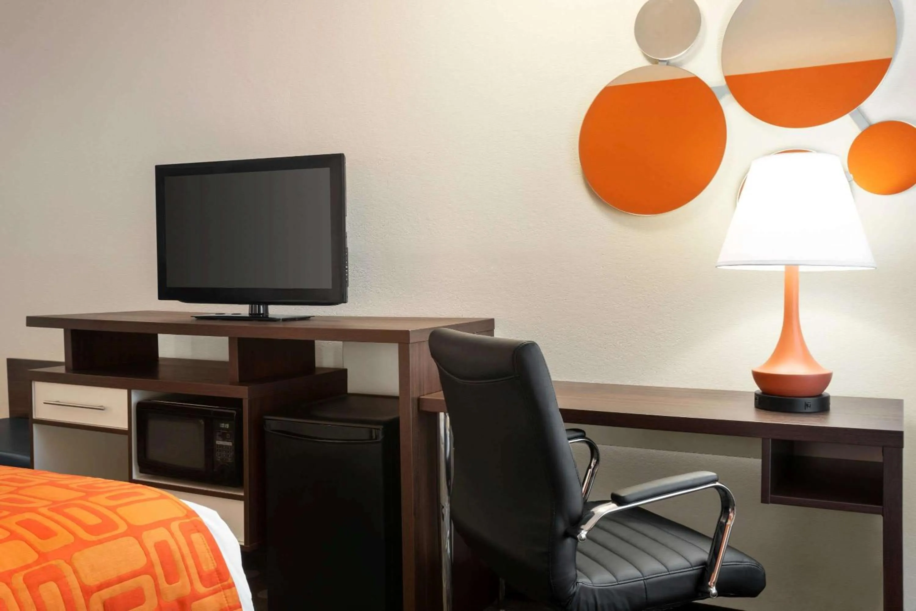 Photo of the whole room in Howard Johnson by Wyndham Appleton