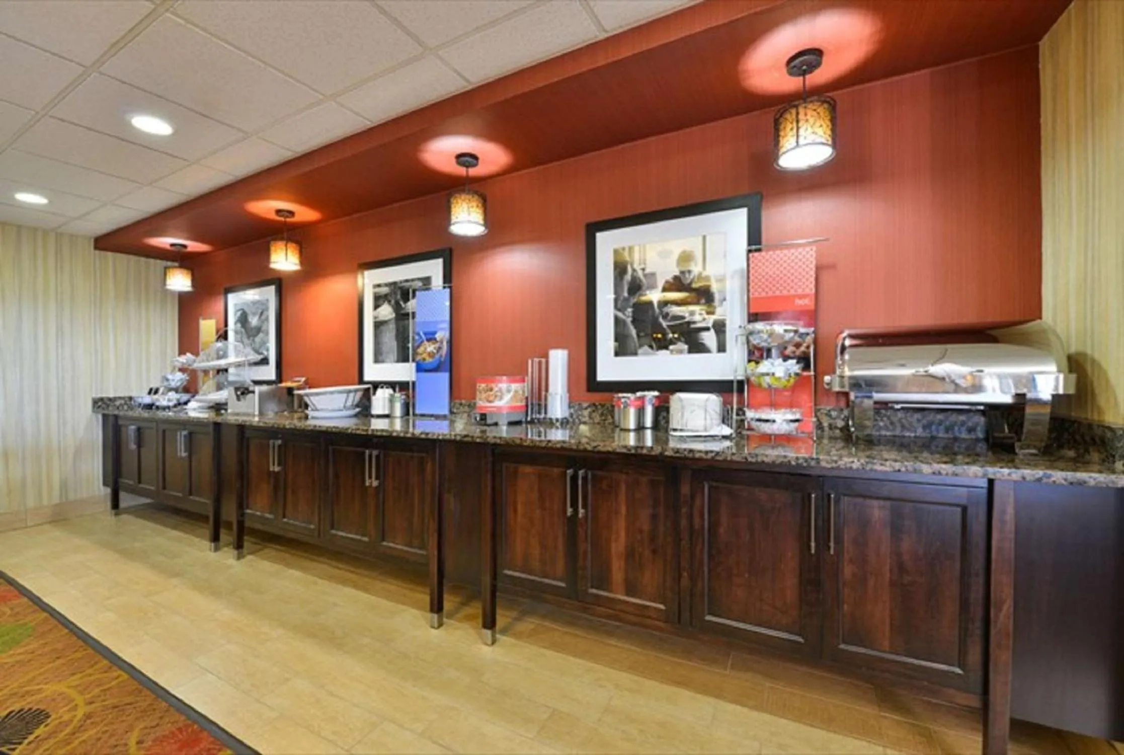 Dining area in Hampton Inn Sturgis