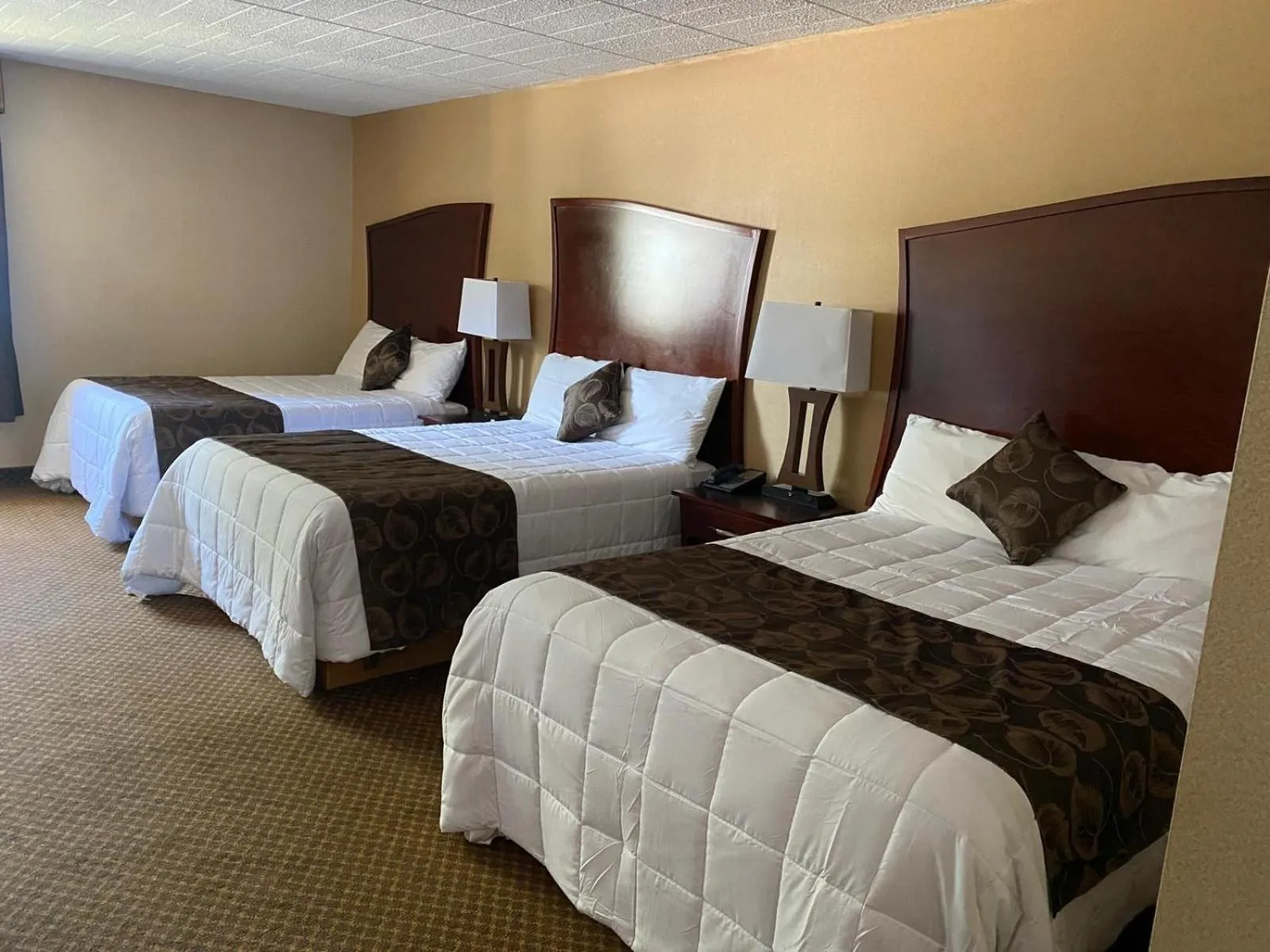 Property building, Bed in Luxury Inn