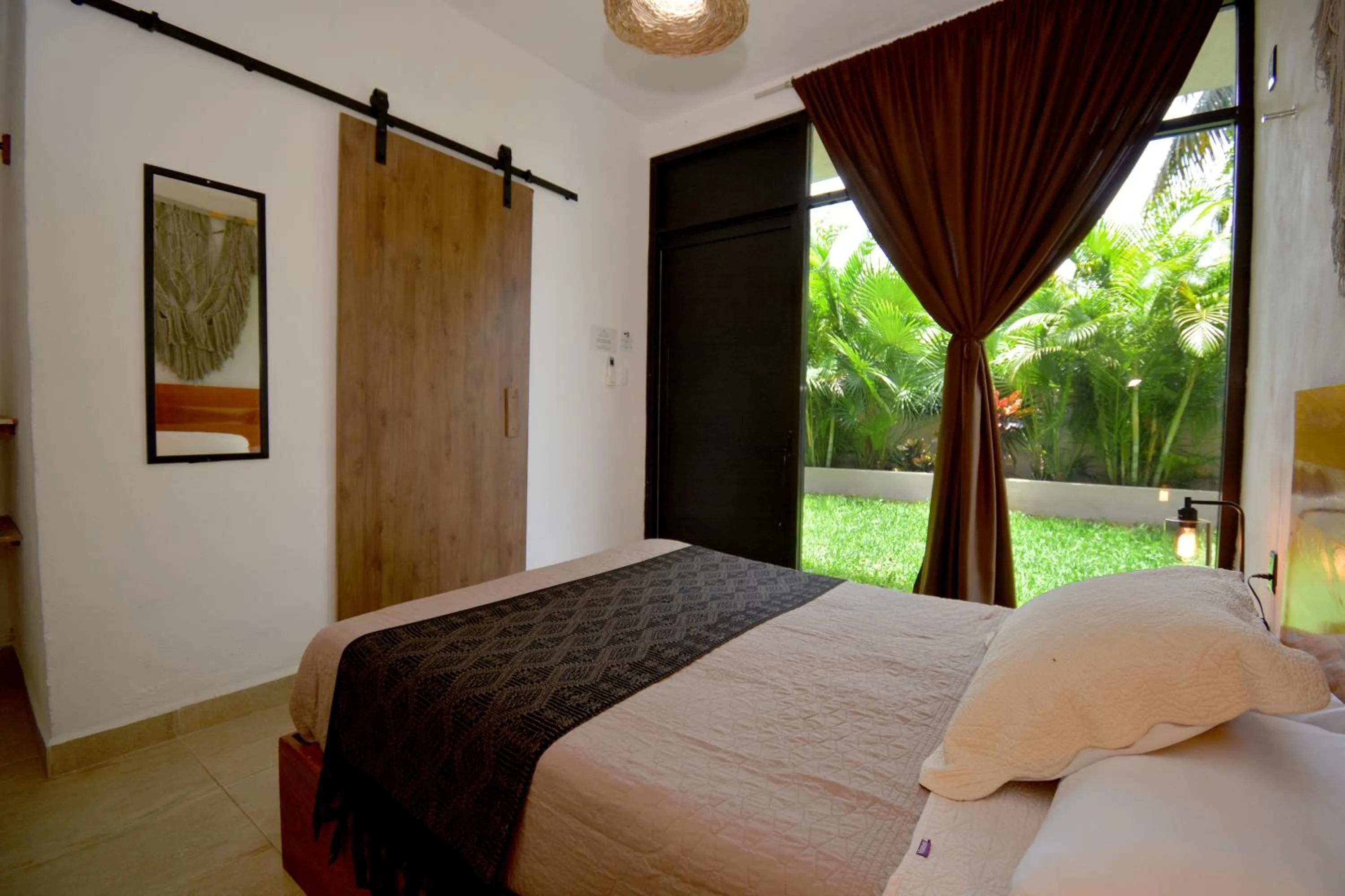 Bed in Casa Delia Hotel Downtown