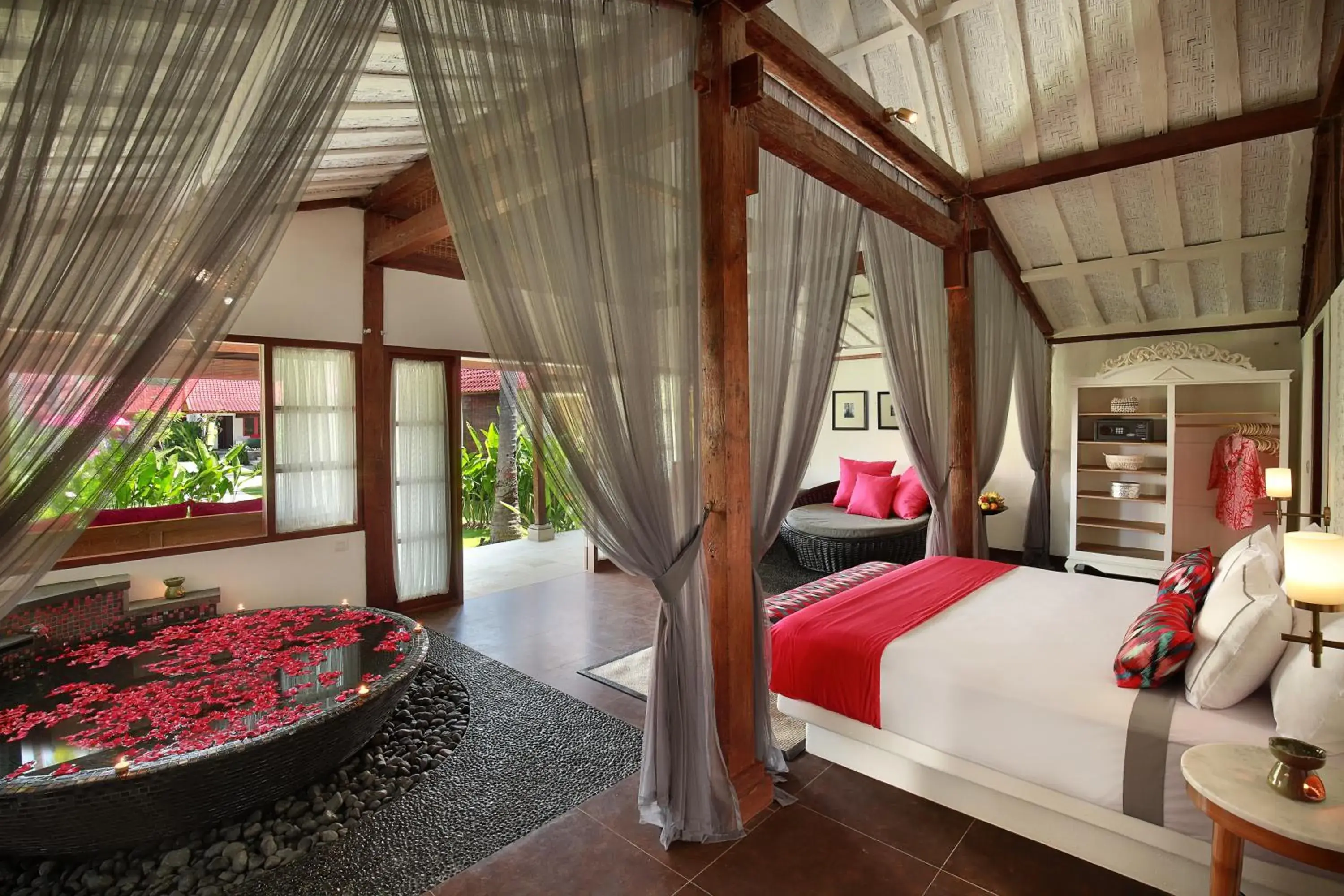 Limas Romantic Villa - for Cool Adults Only in PinkCoco Gili Air - Constant Surprises & for Cool Adults Only Limas Romantic Villa - for Cool Adults Only in PinkCoco Gili Air - Constant Surprises & for Cool Adults Only