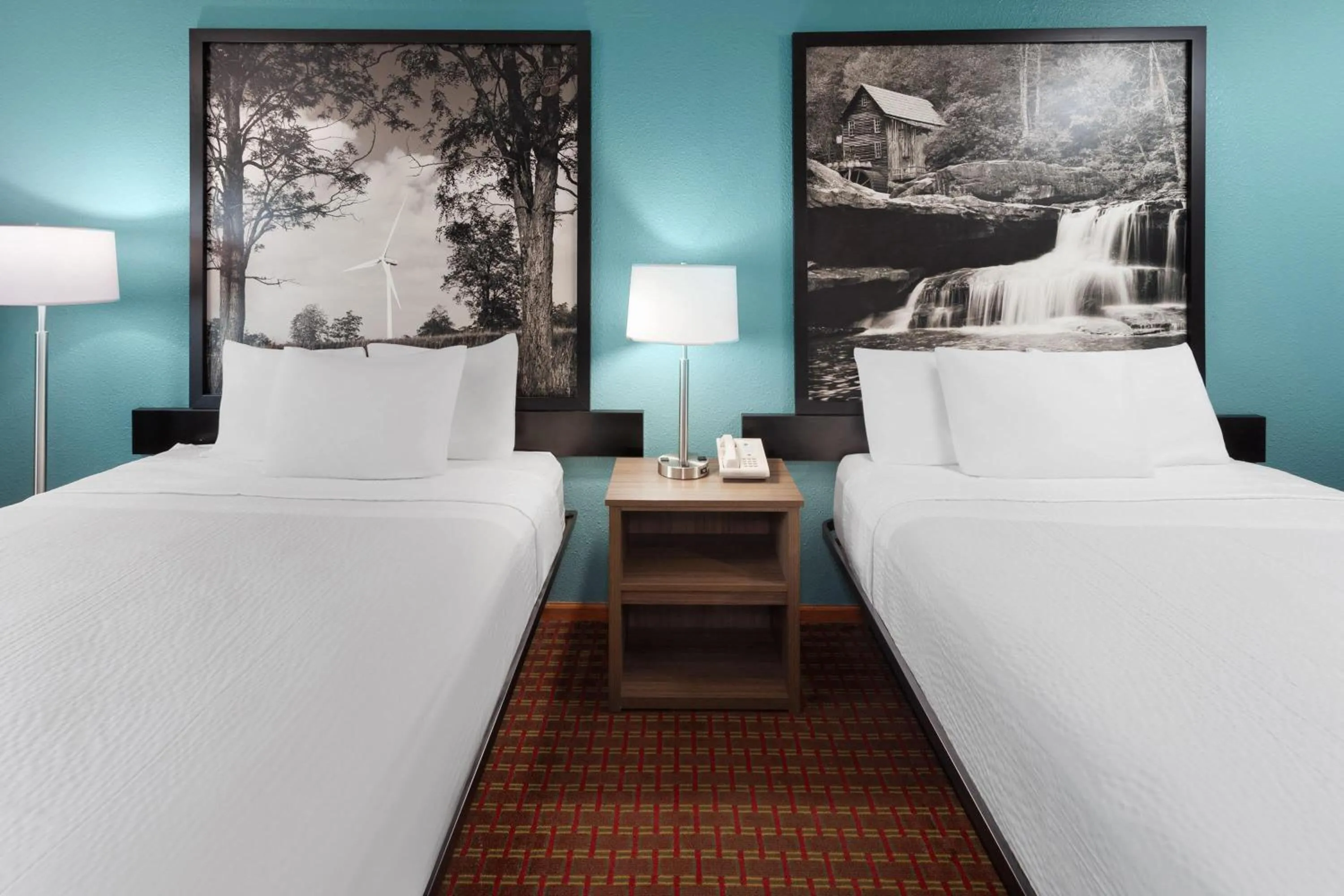 Photo of the whole room, Bed in Super 8 by Wyndham McHenry Fox Lake Area