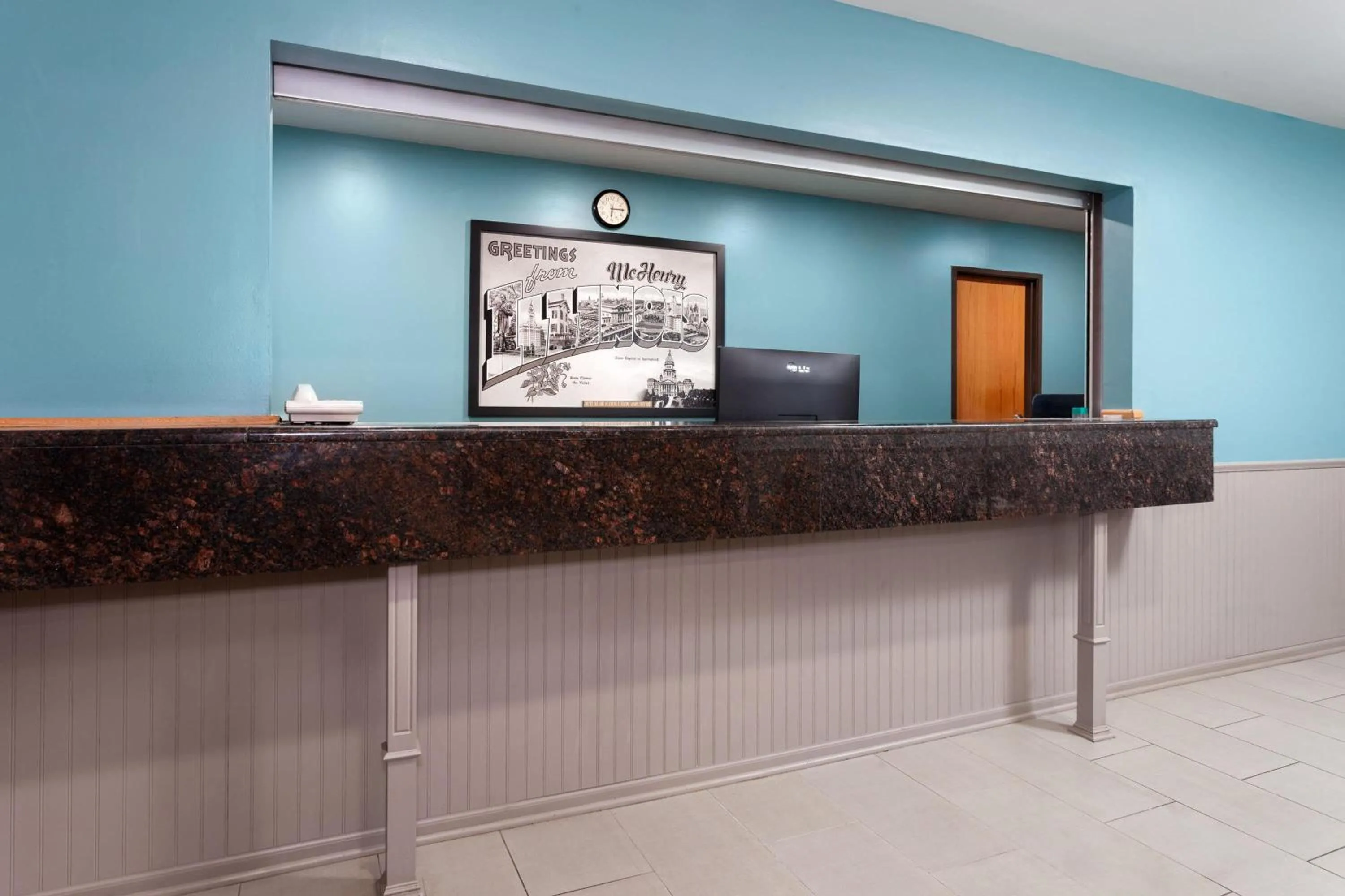 Lobby or reception in Super 8 by Wyndham McHenry Fox Lake Area