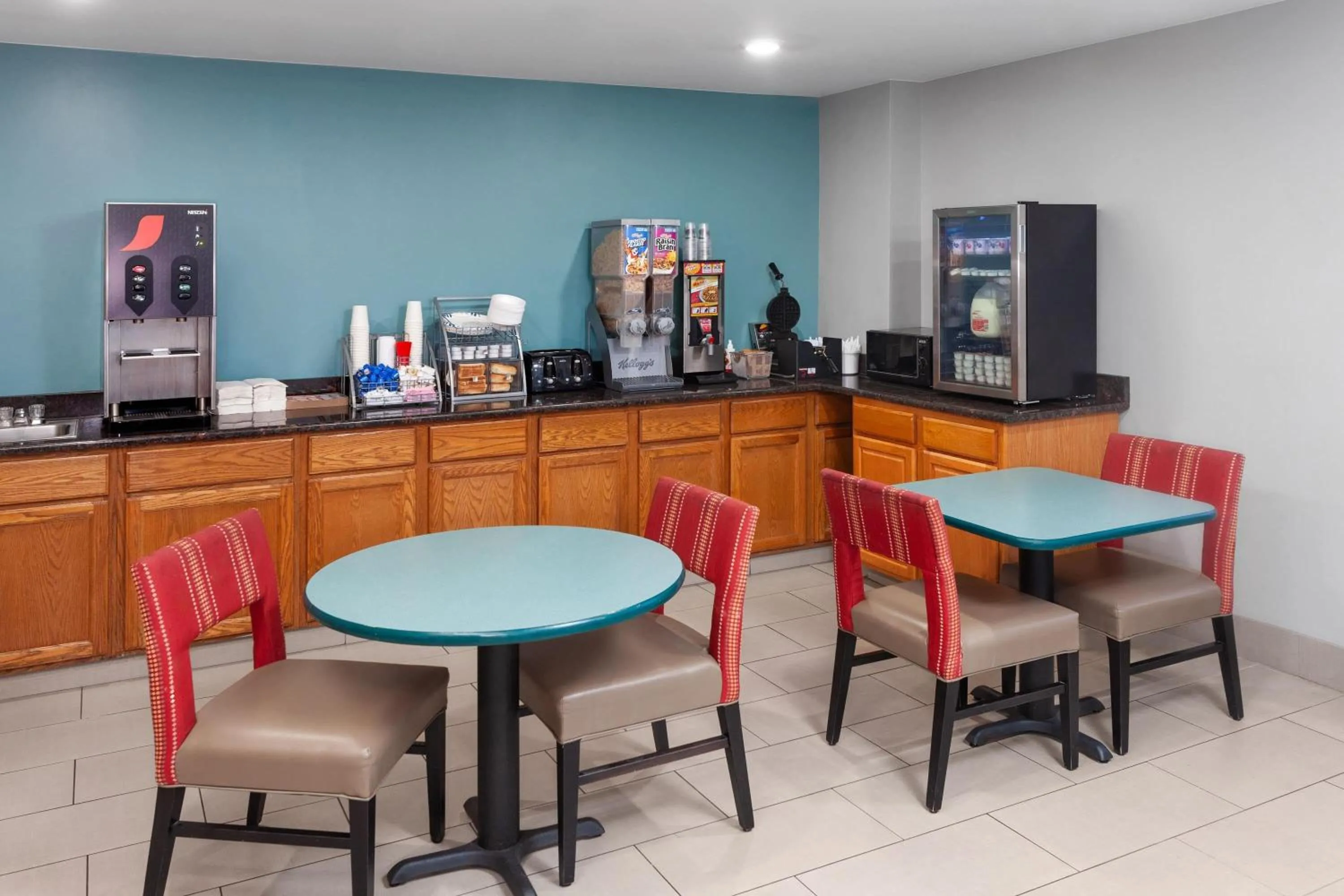 Breakfast in Super 8 by Wyndham McHenry Fox Lake Area