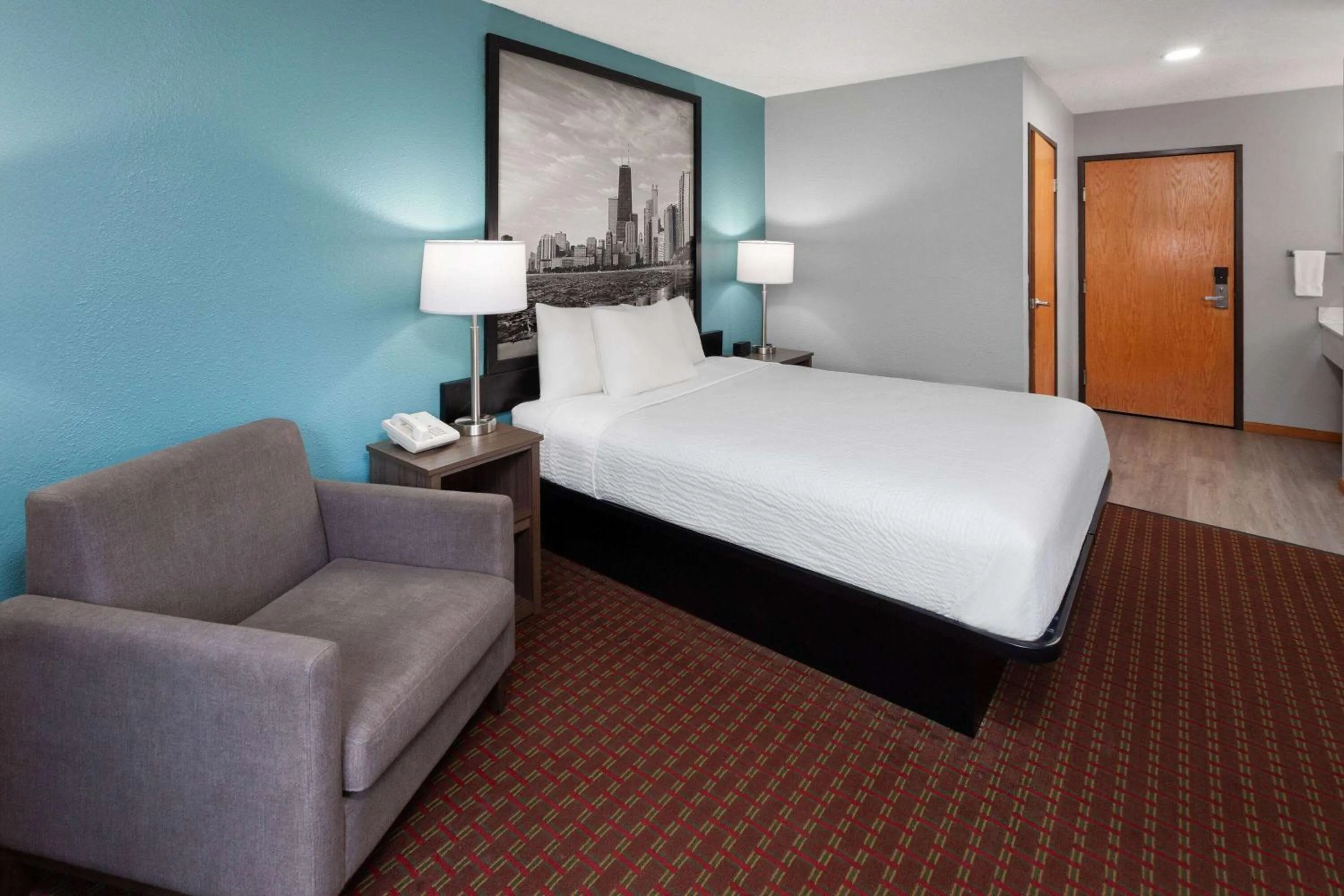 Photo of the whole room, Bed in Super 8 by Wyndham McHenry Fox Lake Area