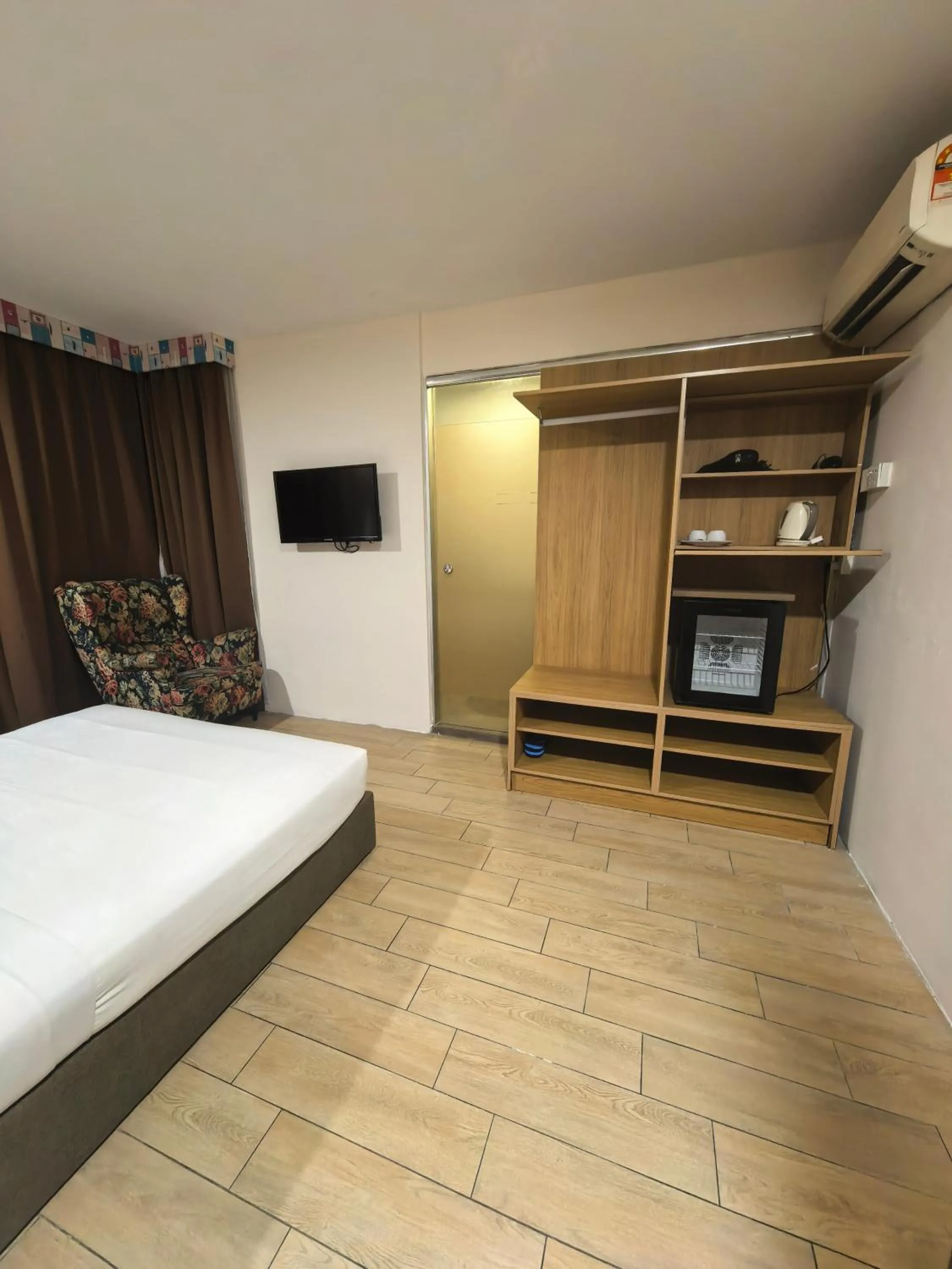 View (from property/room), Bed in SH Hotel Kota Damansara