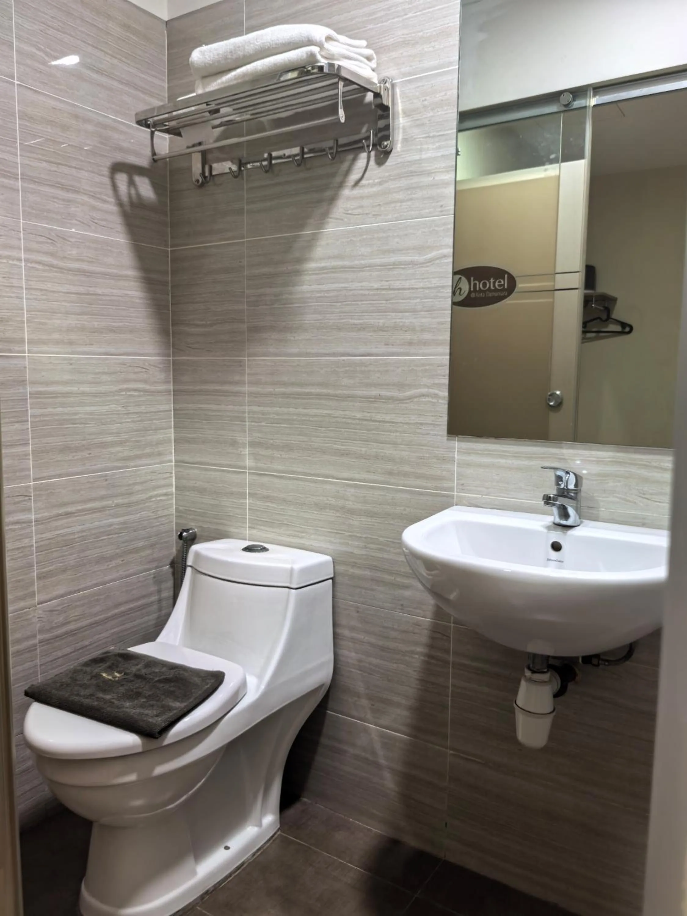 Bathroom in SH Hotel Kota Damansara