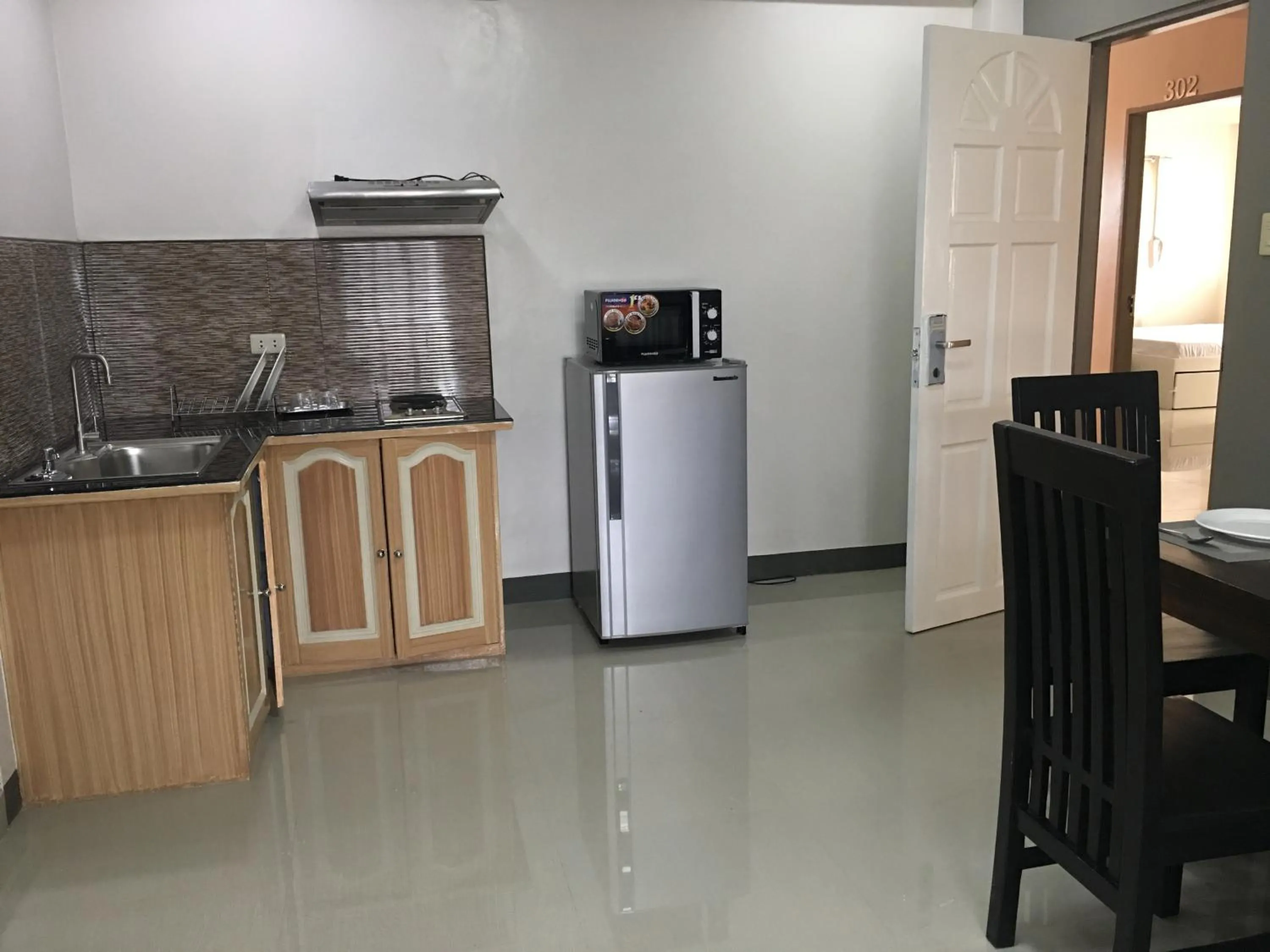 Kitchen or kitchenette in Beinte Singko de Marso Apartments