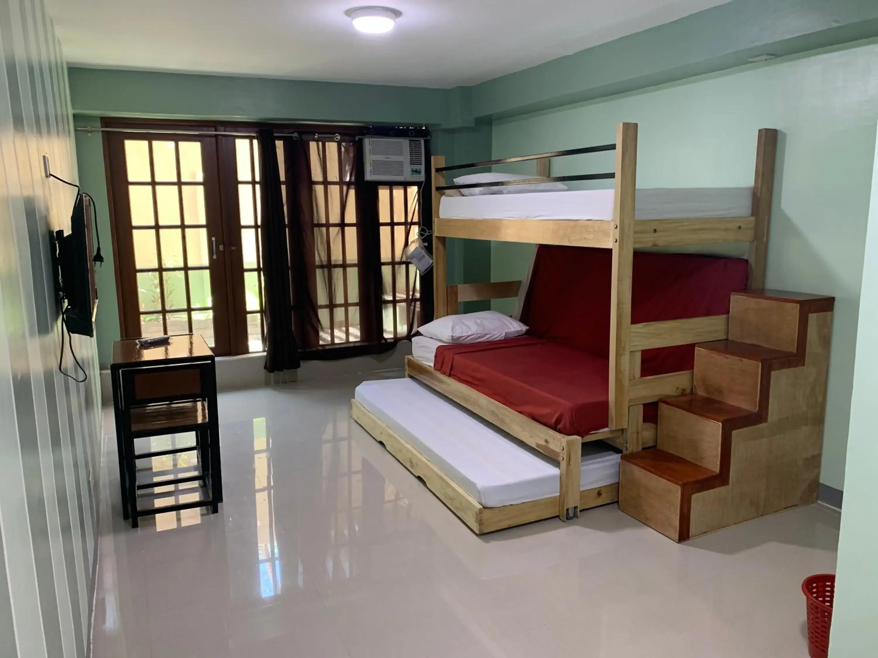 Quadruple Room with Garden View in Beinte Singko de Marso Apartments Quadruple Room with Garden View in Beinte Singko de Marso Apartments