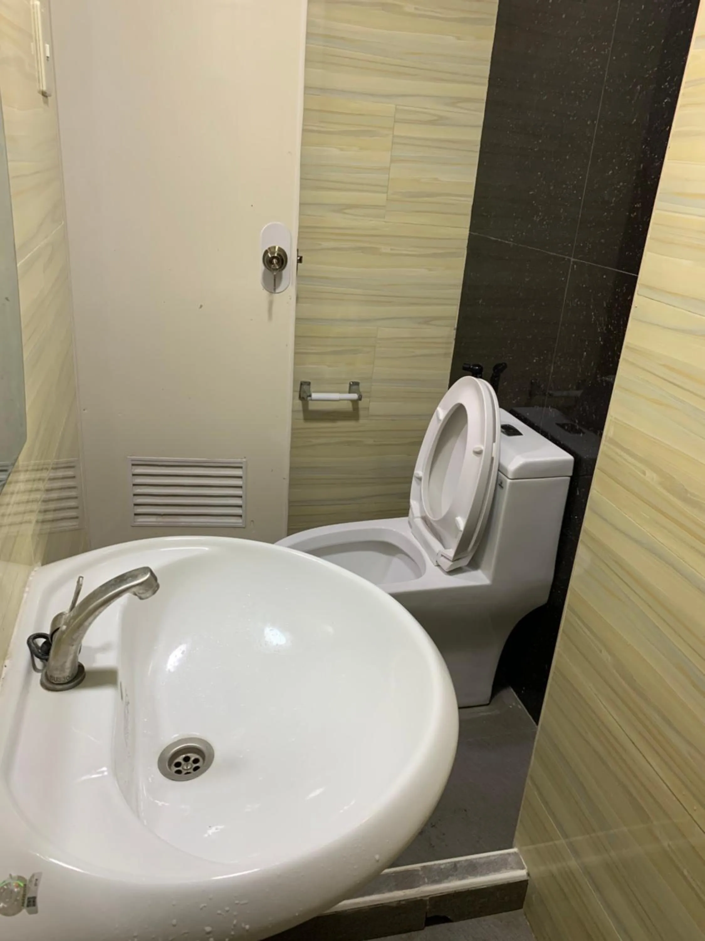 Beinte Singko de Marso Apartments