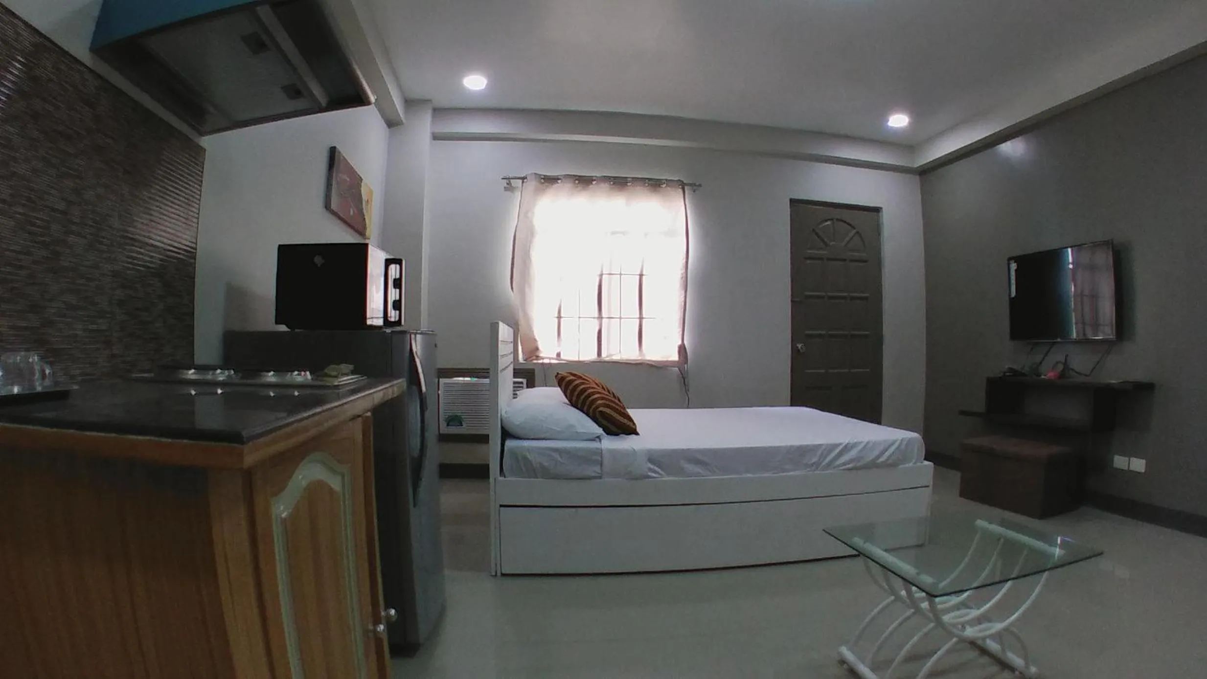 TV and multimedia, Bed in Beinte Singko de Marso Apartments