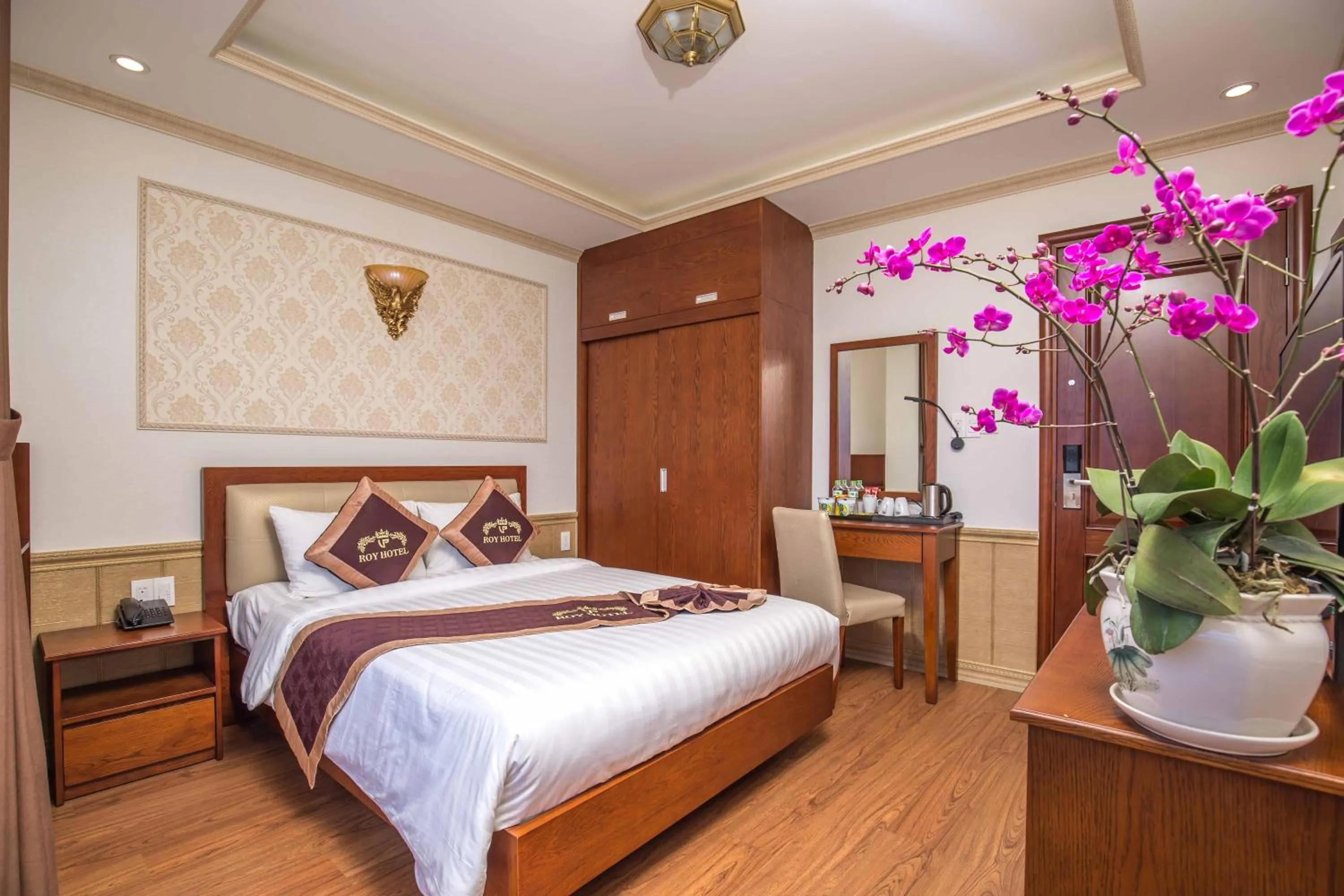 Photo of the whole room, Bed in Roy Dala Hotel