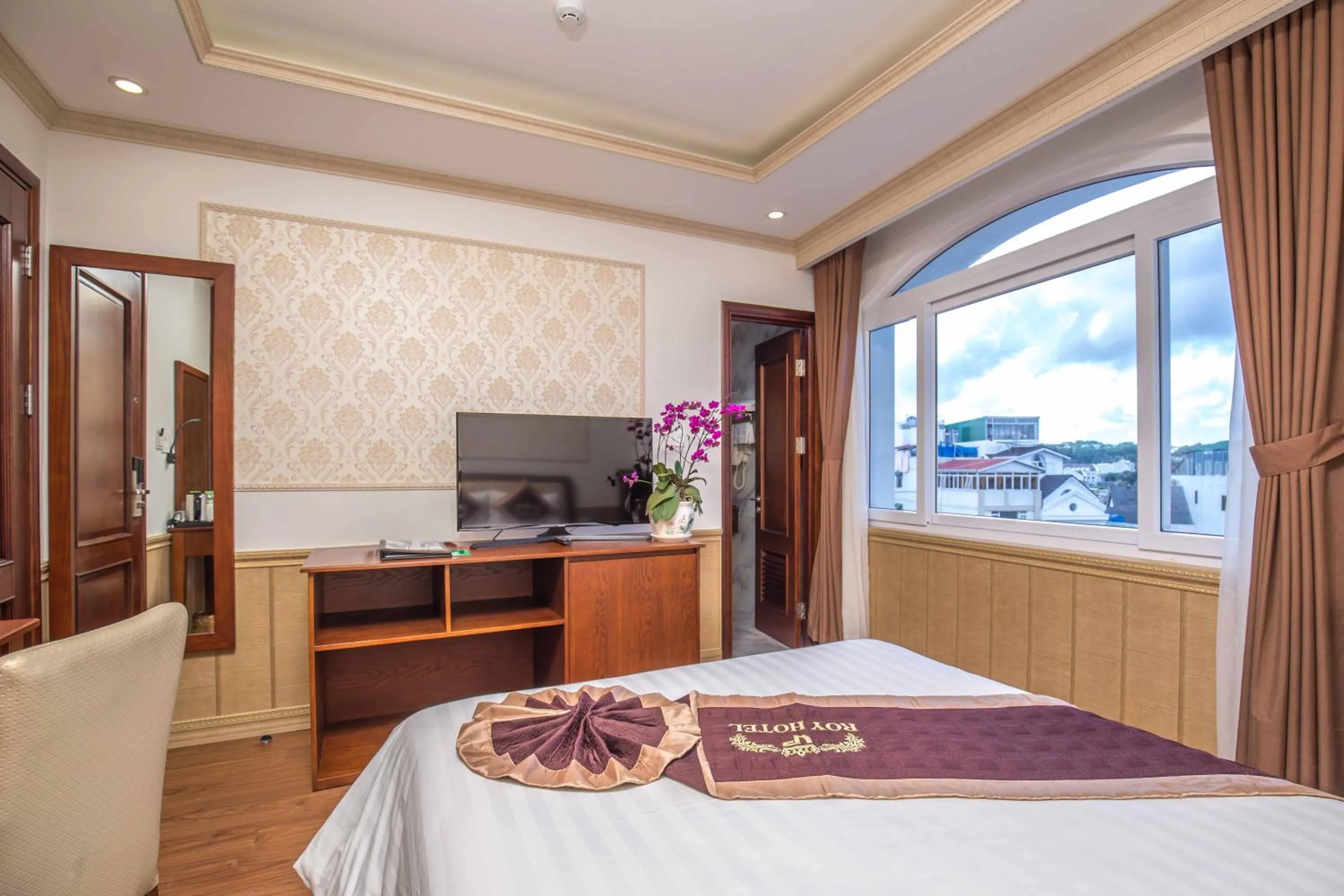 TV and multimedia, Bed in Roy Dala Hotel