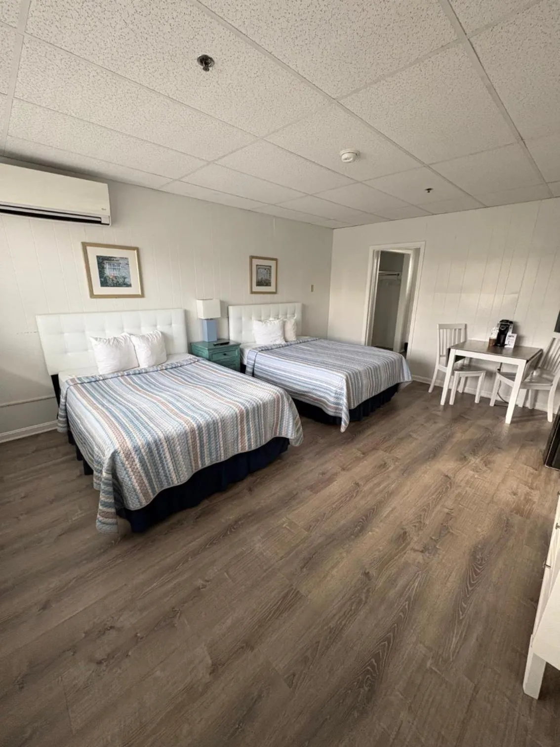 Bed in The Grand Beach Inn