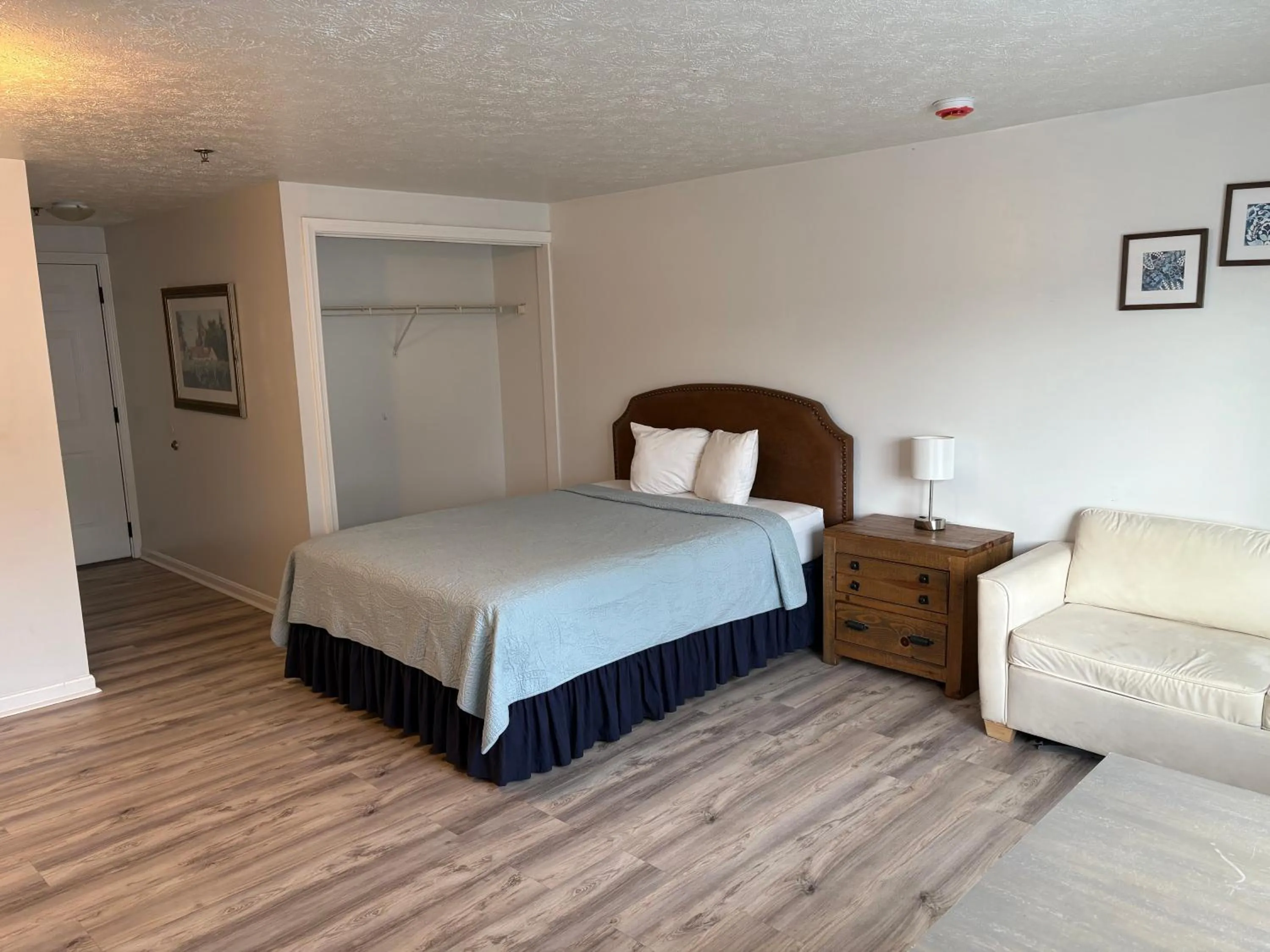 Bed in The Grand Beach Inn