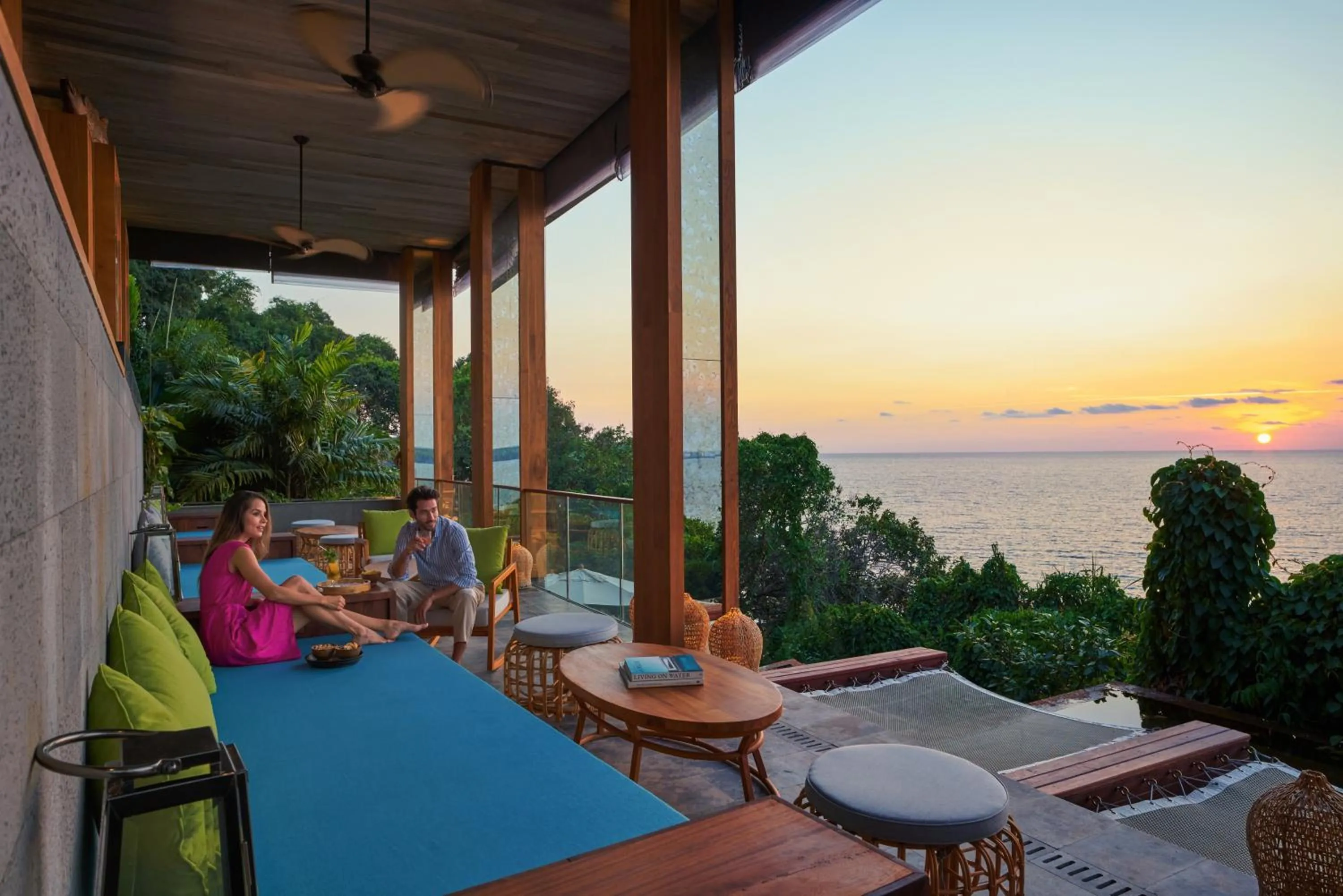 Lounge or bar in Six Senses Krabey Island