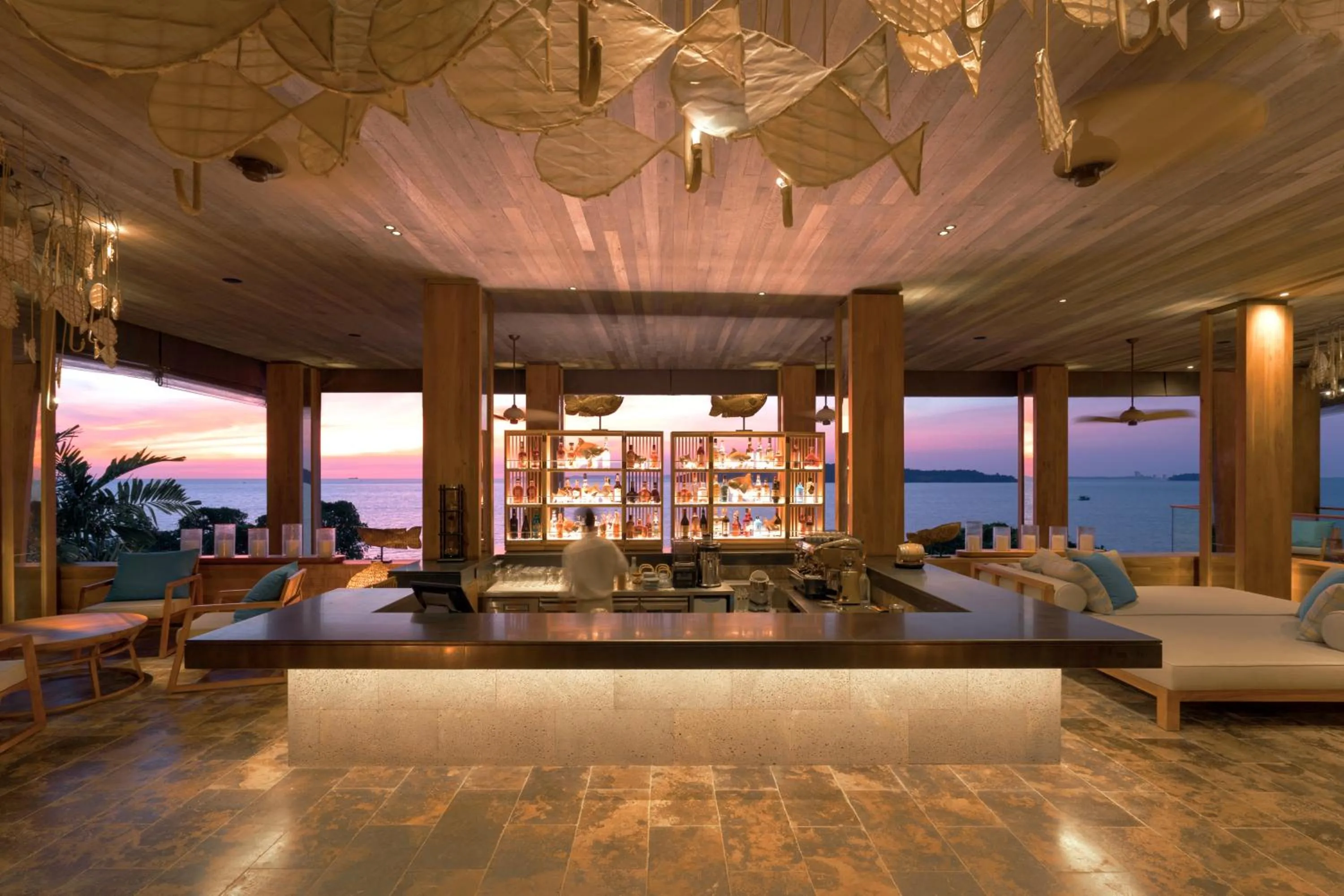 Lounge or bar in Six Senses Krabey Island