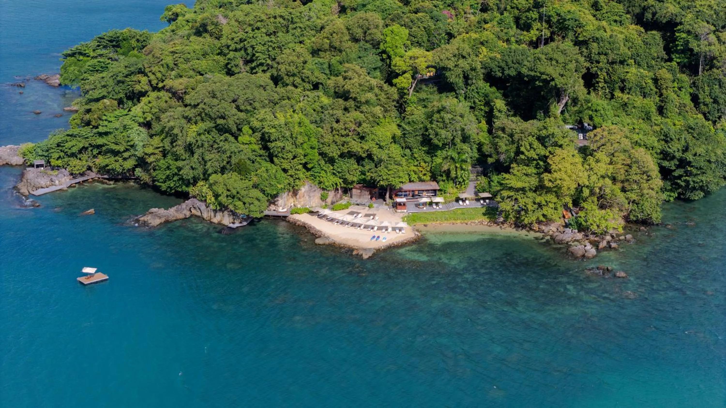 Snorkeling in Six Senses Krabey Island