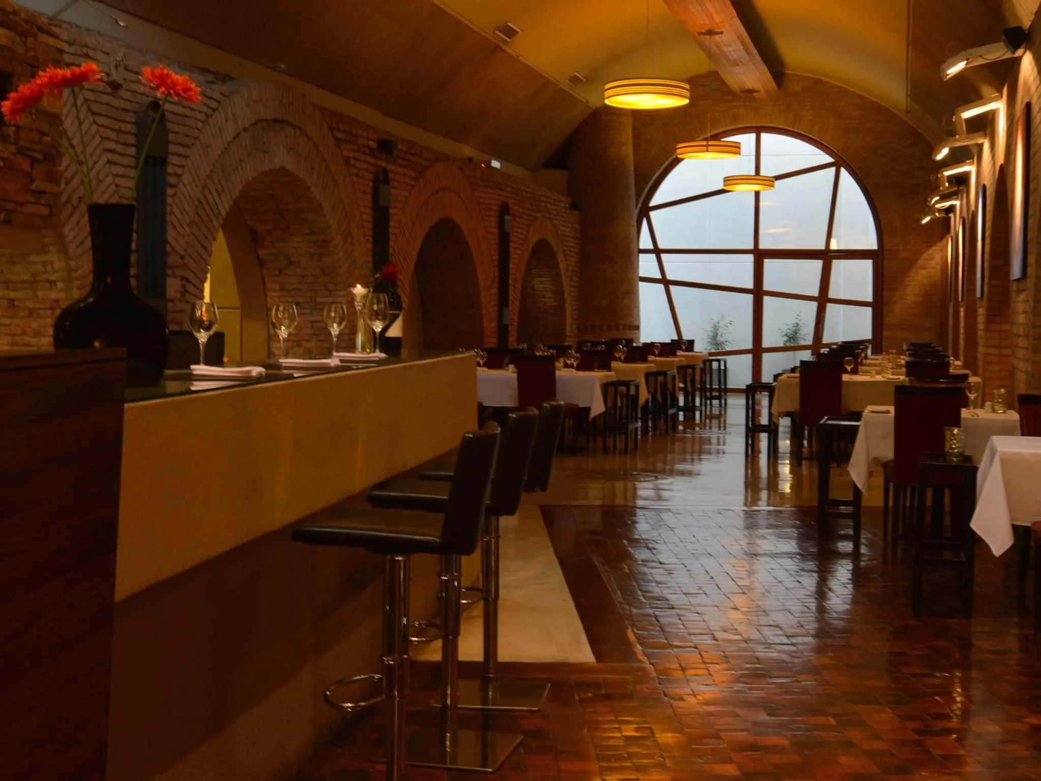 Restaurant/places to eat in Hotel Del Bono Park