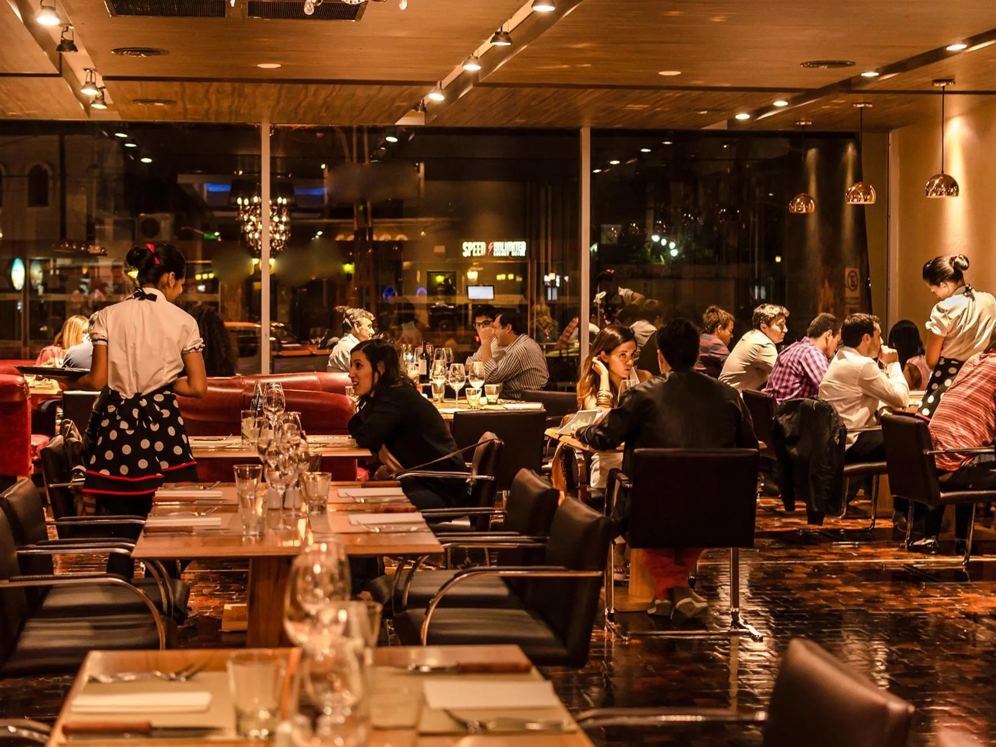 Restaurant/places to eat in Hotel Del Bono Park