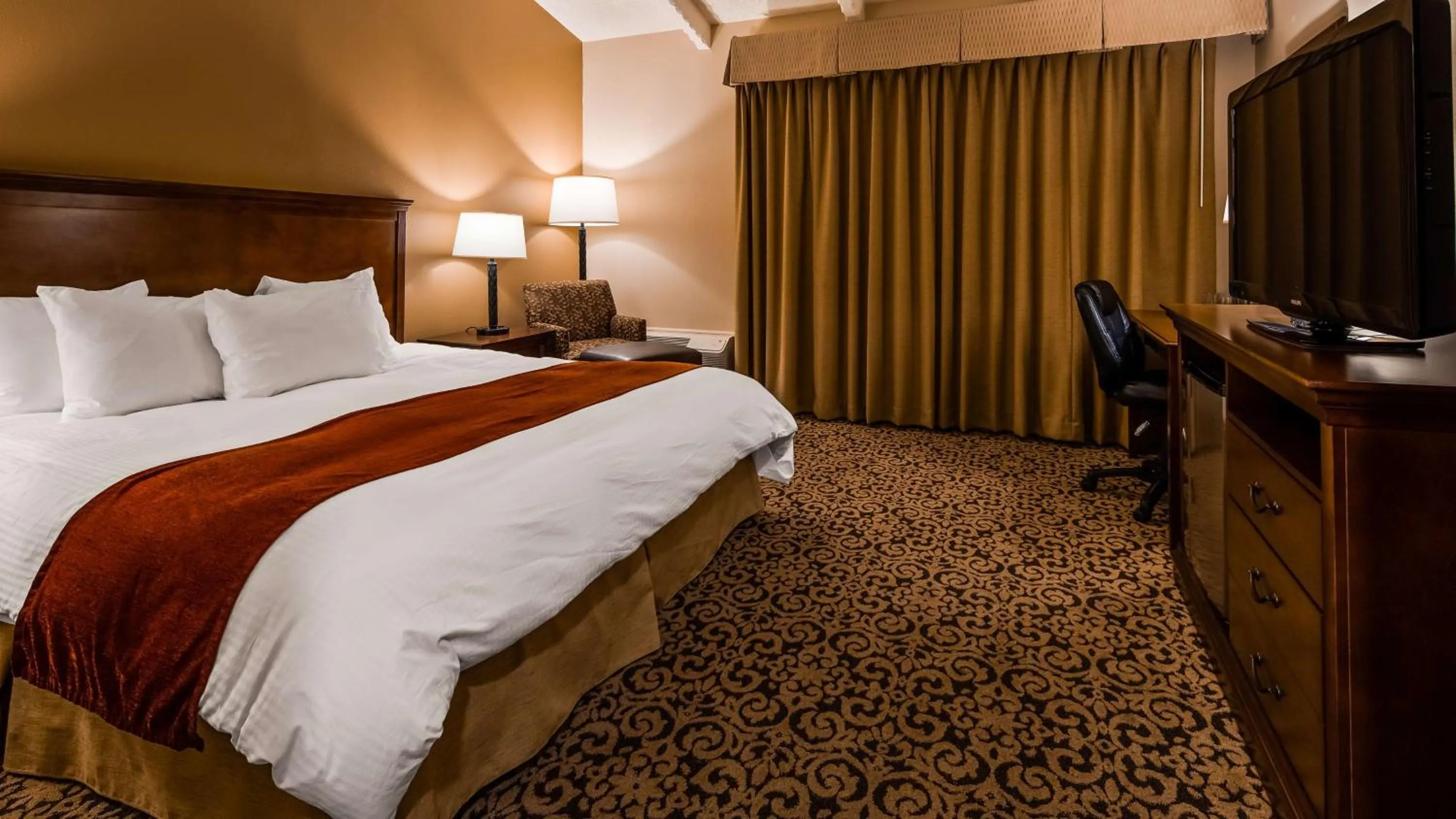 Bedroom, Bed in Best Western Tyrolean Lodge