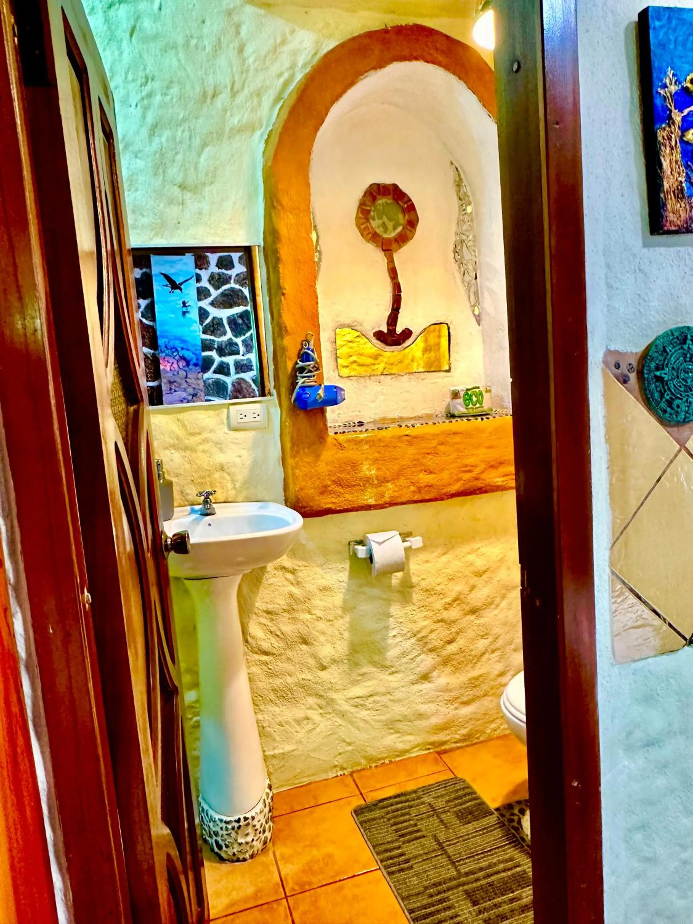 Toilet in Casa del Lago Lodging House