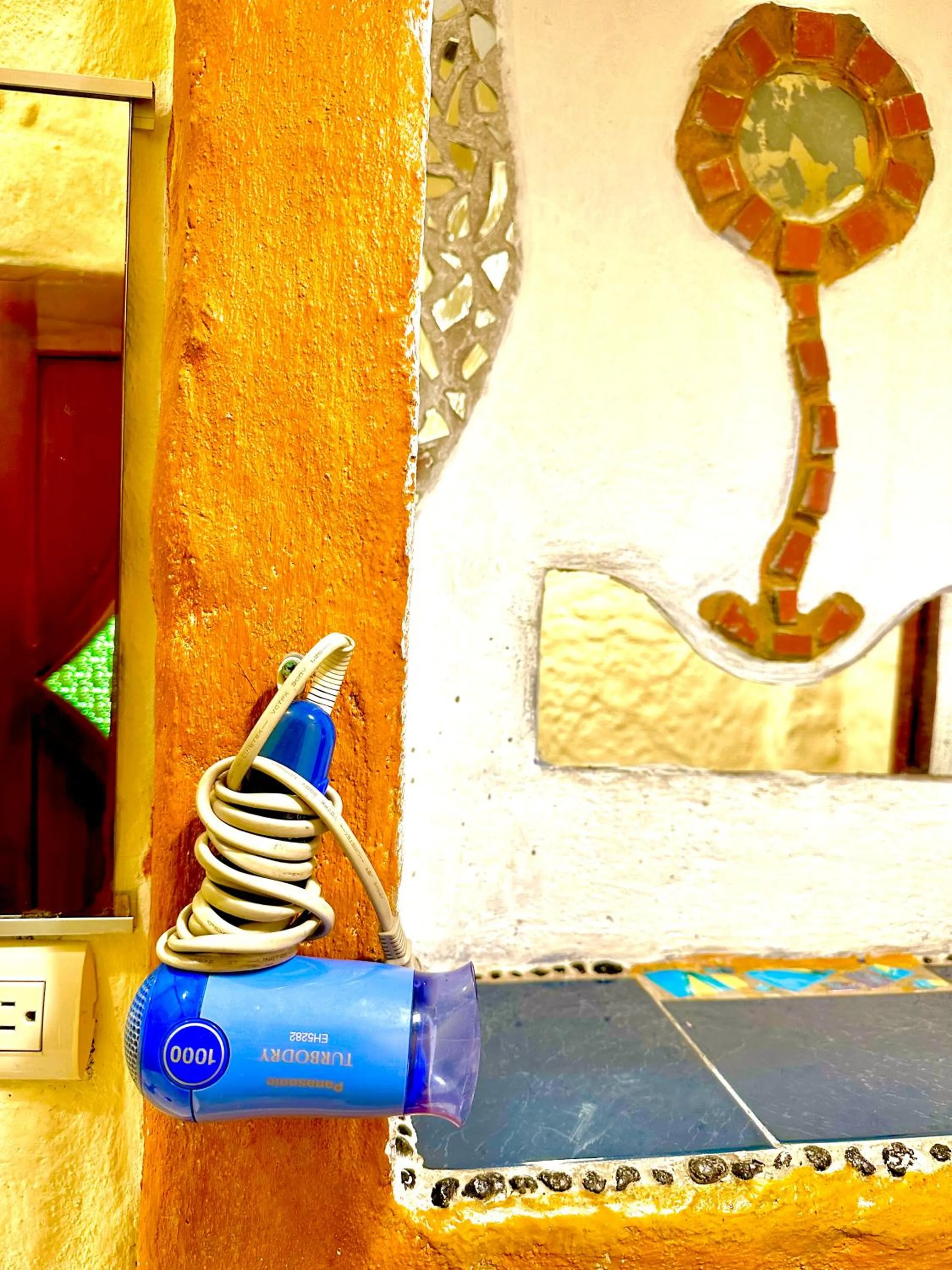 hair dryier in Casa del Lago Lodging House