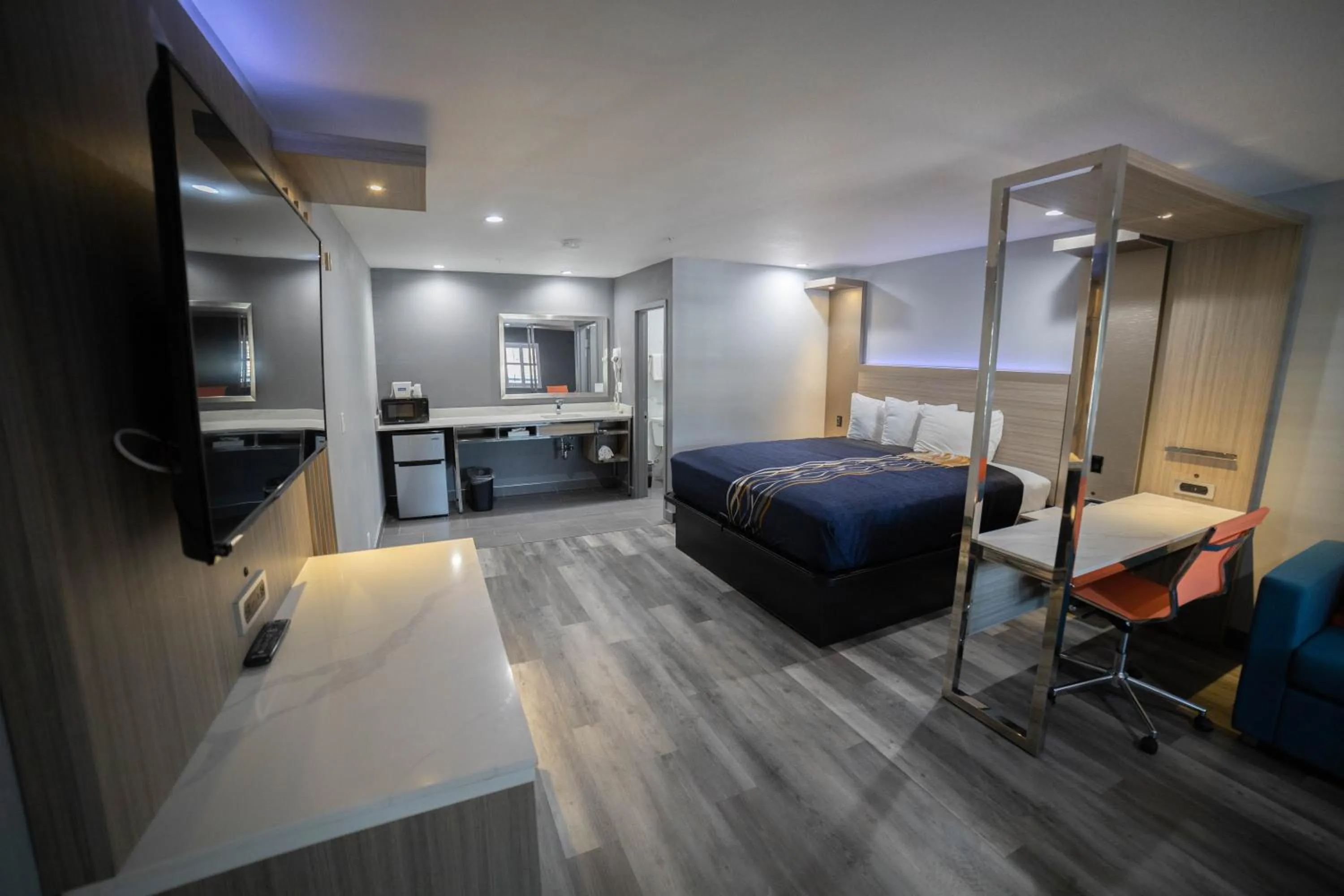 Bedroom, Bed in Travelodge by Wyndham Whittier