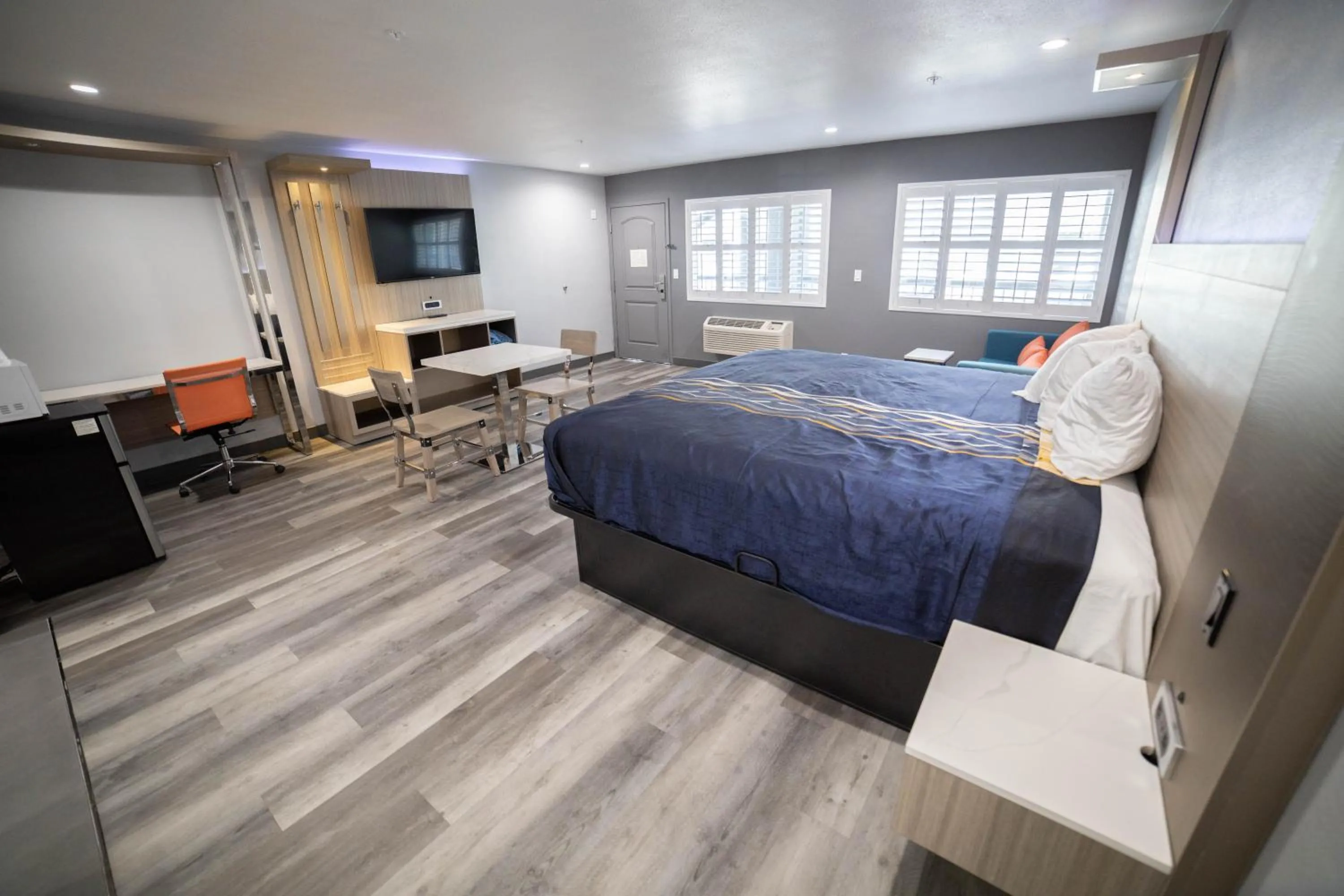 Bedroom, Bed in Travelodge by Wyndham Whittier