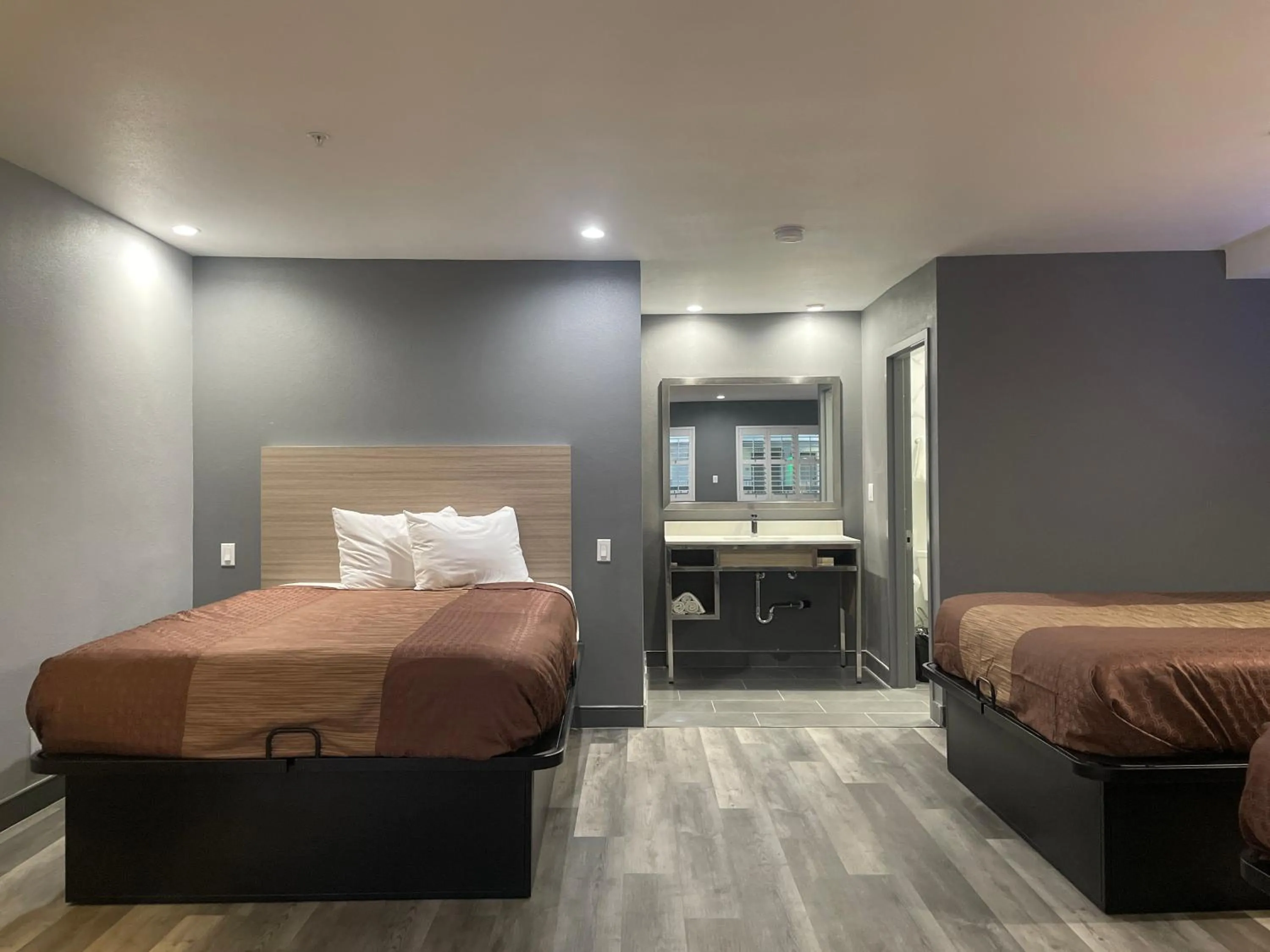 Bedroom, Bed in Travelodge by Wyndham Whittier