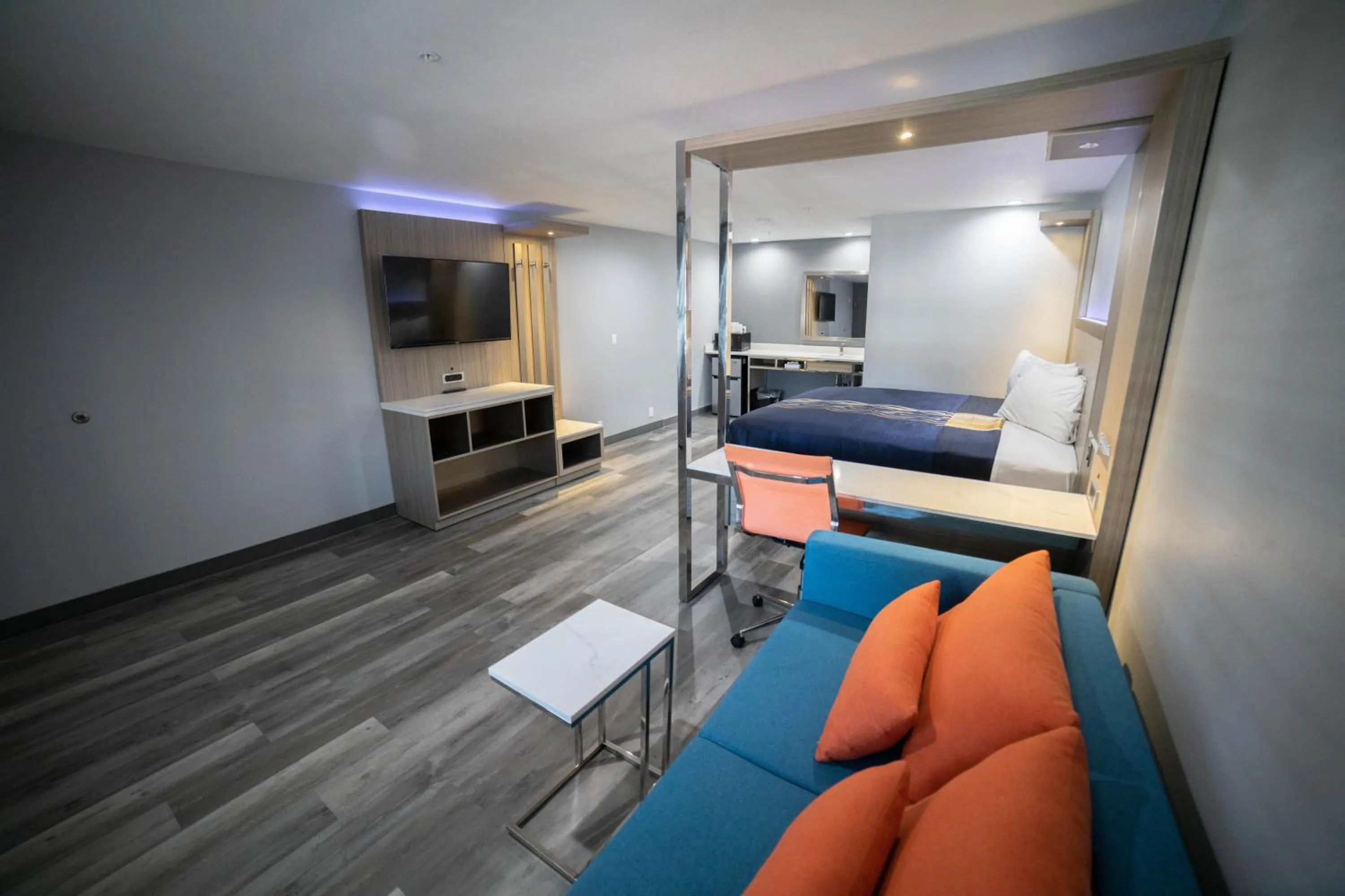 Bedroom, Bed in Travelodge by Wyndham Whittier