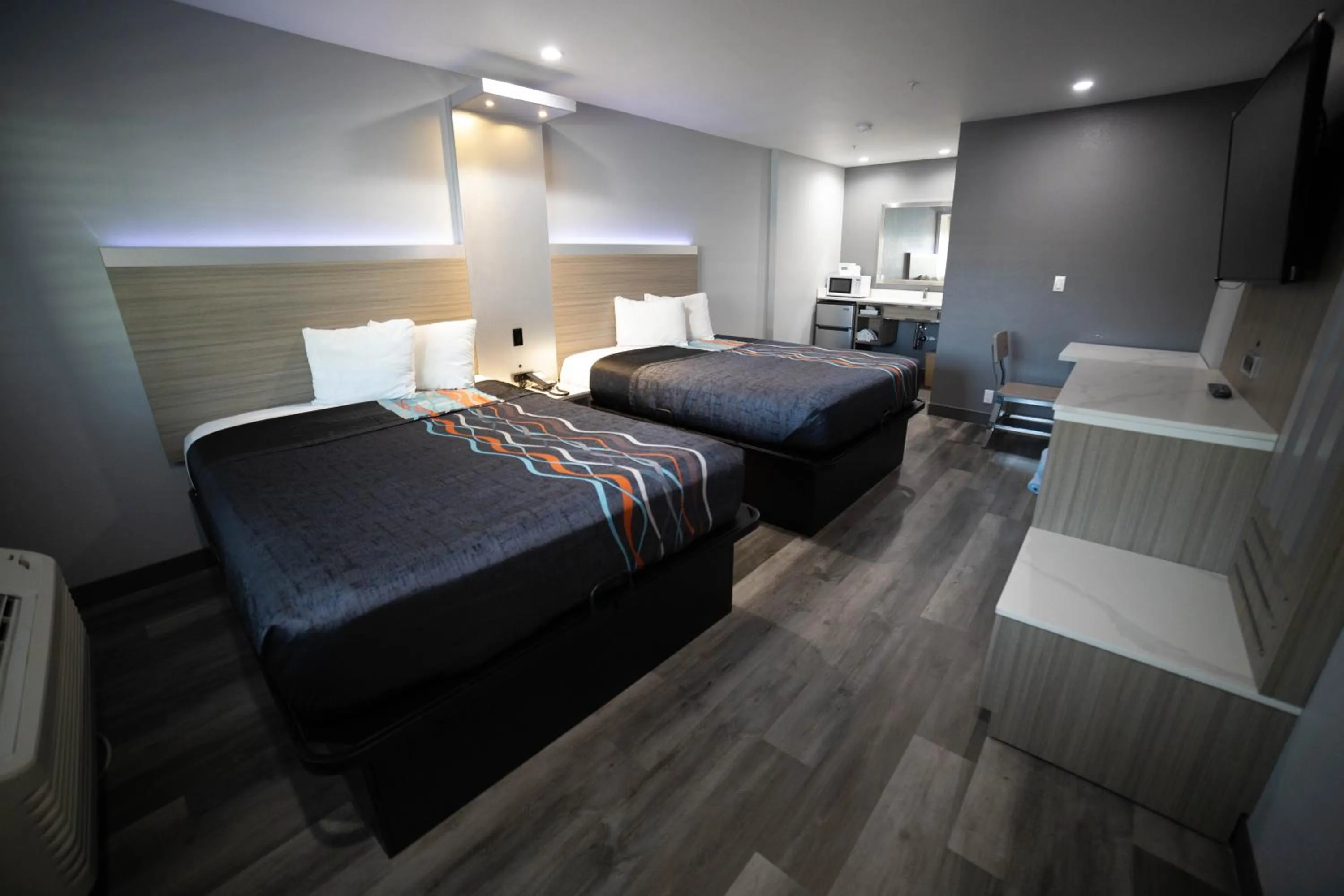 Bedroom, Bed in Travelodge by Wyndham Whittier