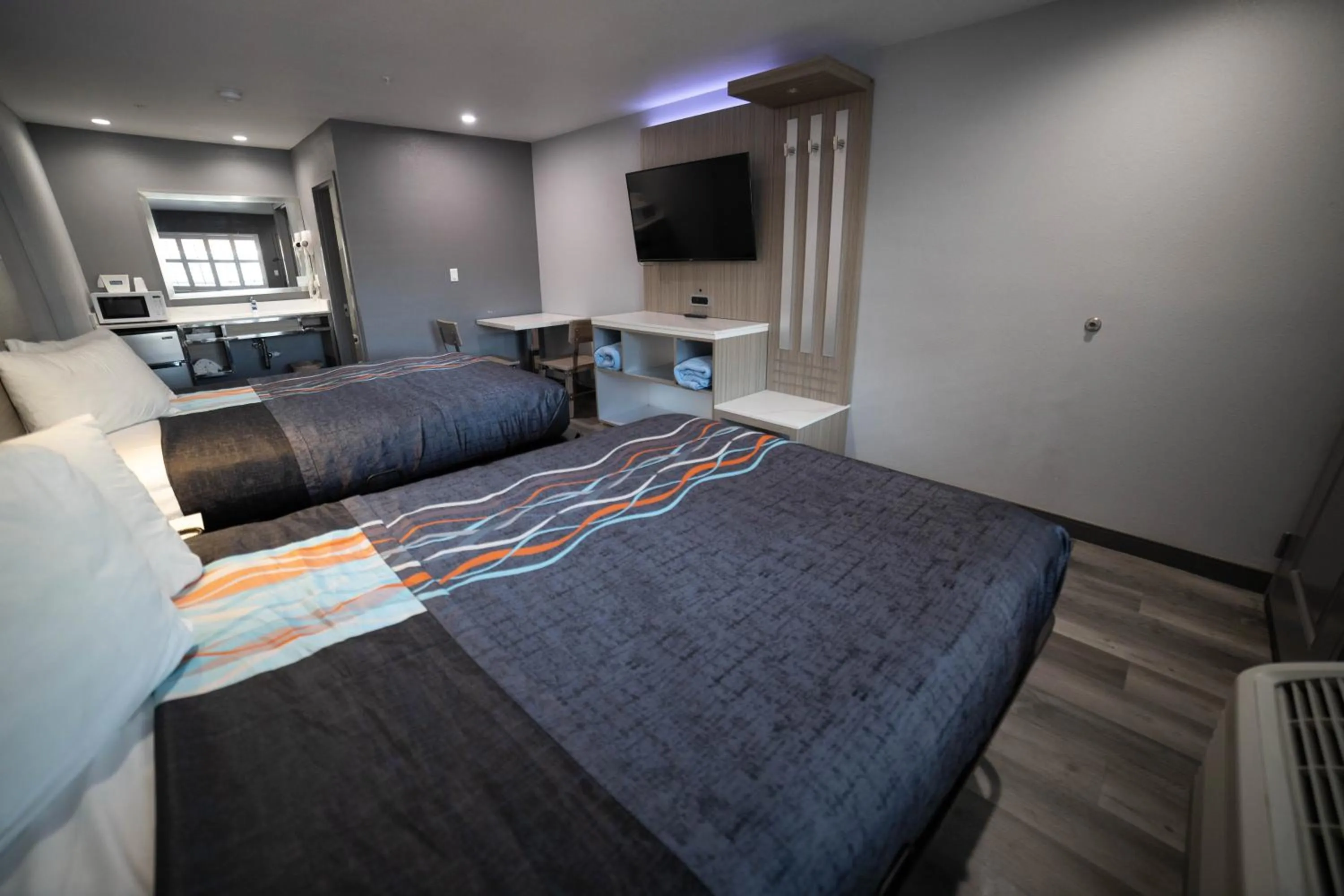 Bedroom, Bed in Travelodge by Wyndham Whittier