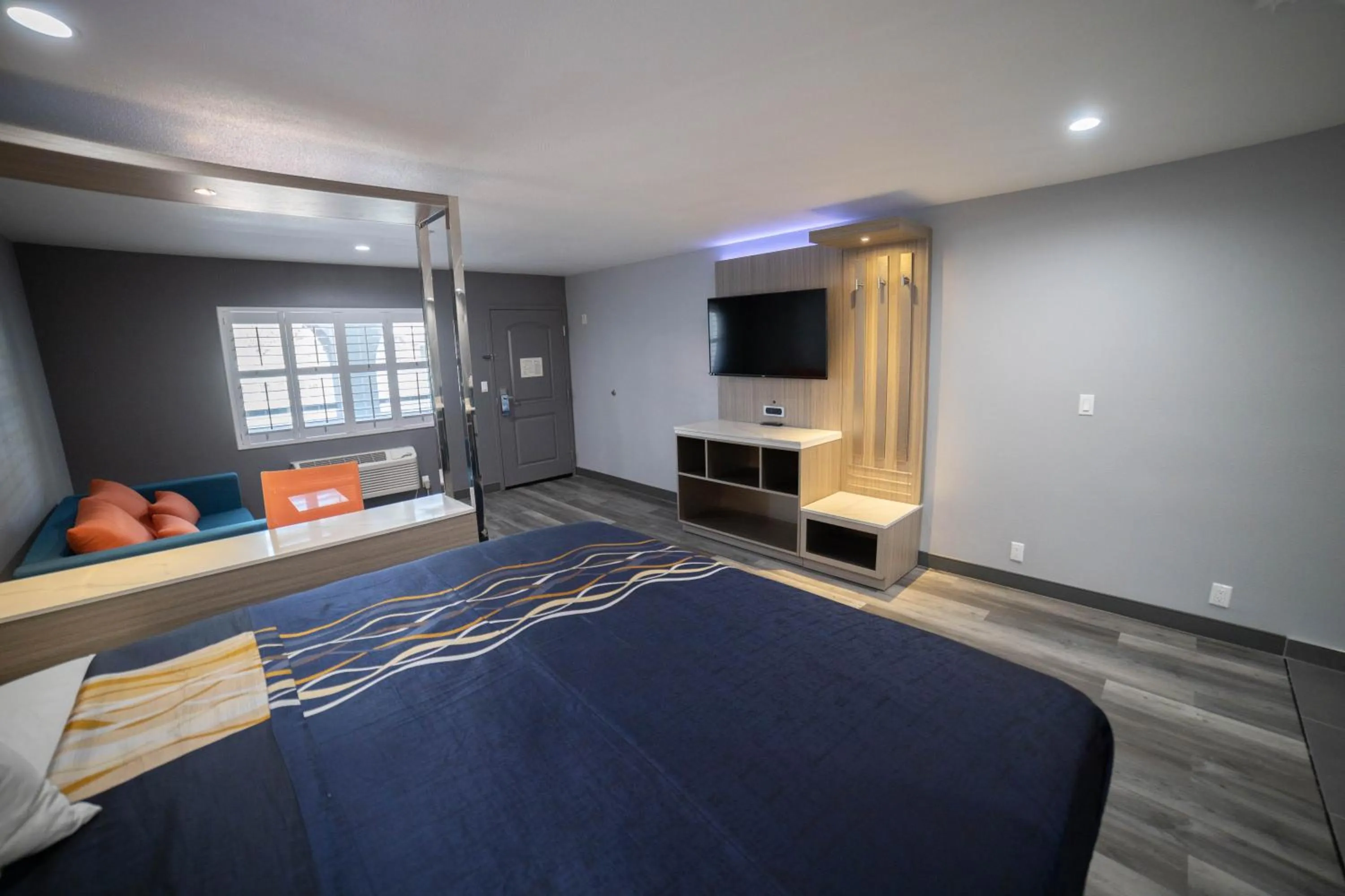 Bedroom, Bed in Travelodge by Wyndham Whittier