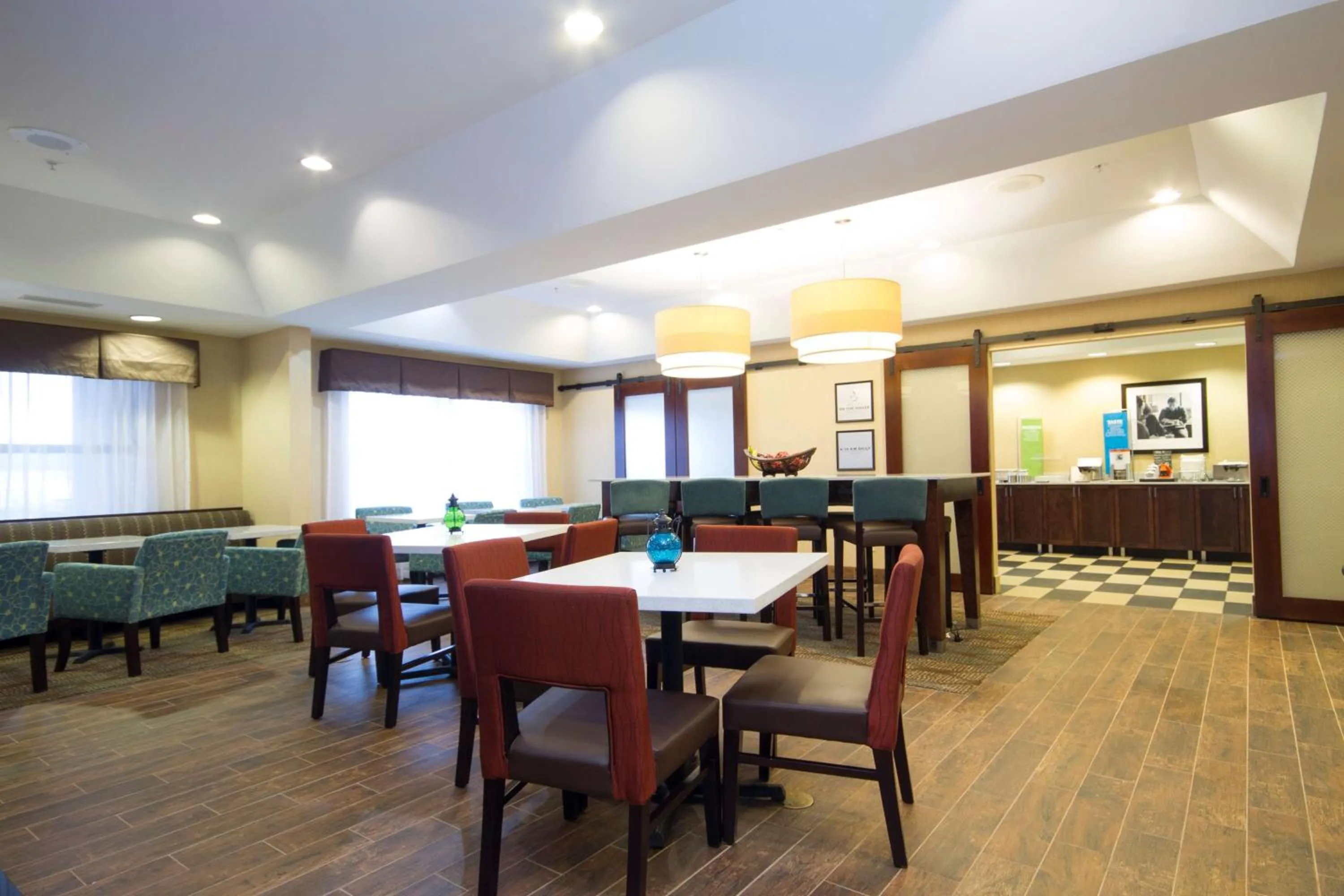 Restaurant/places to eat in Hampton Inn Marshall